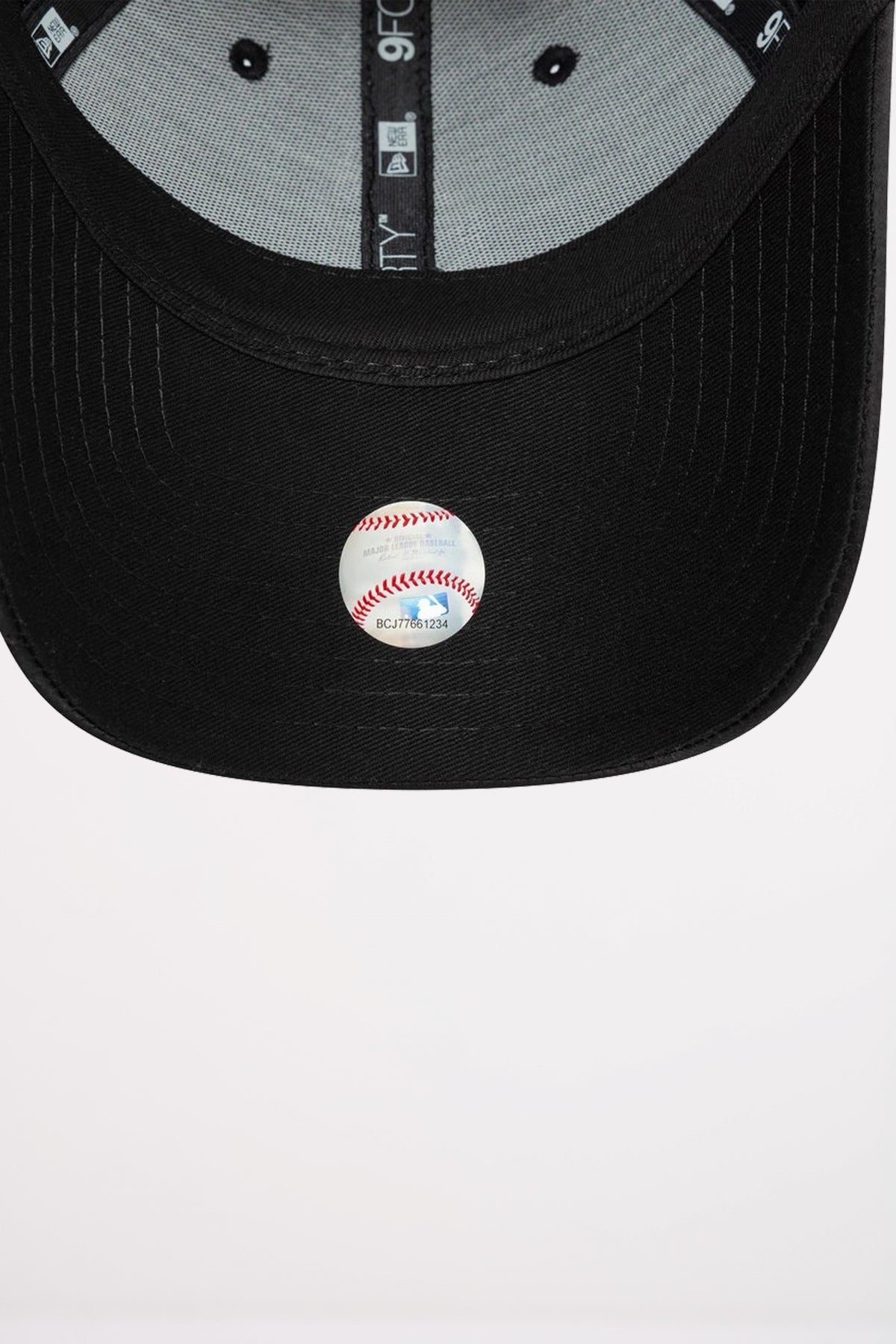 NEW ERA WMNS SATIN FORTY NE en color BLK (5)
