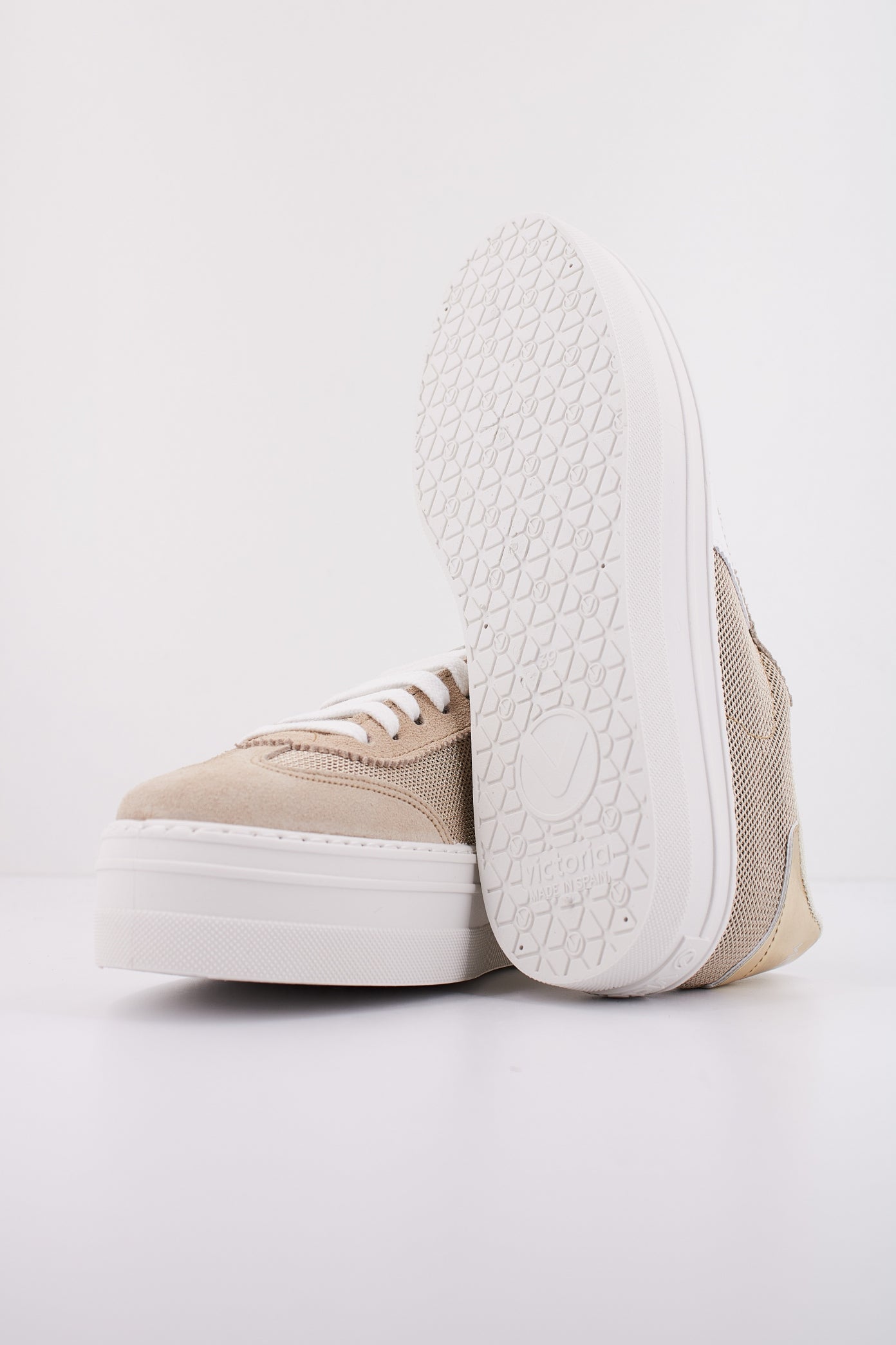 VICTORIA V en color PLATNO (5)