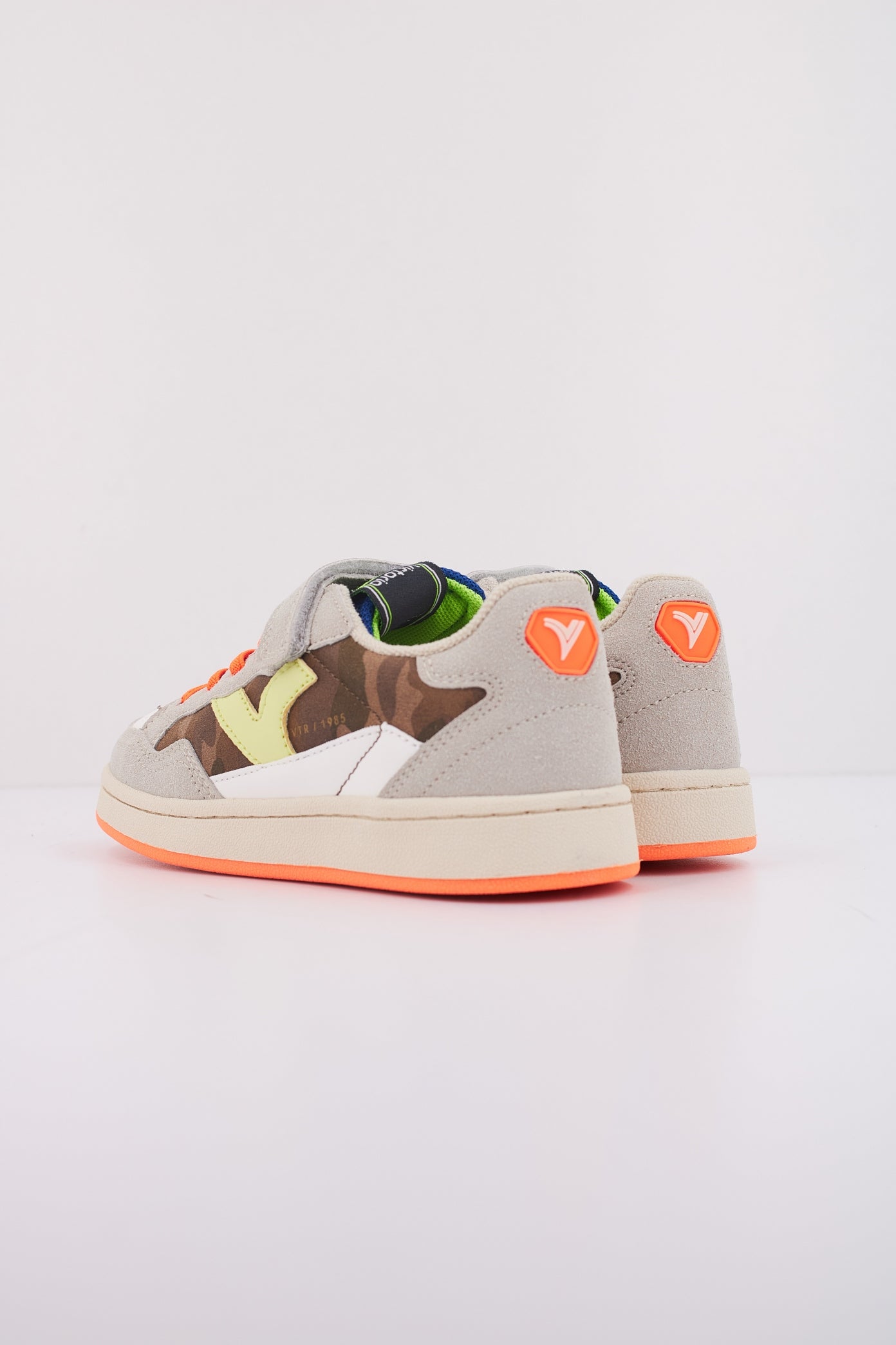 VICTORIA SMASH KID FUNN en color KAKI (4)
