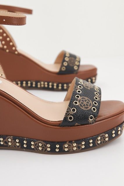GUESS FLNO FAL en color COGNA (4)