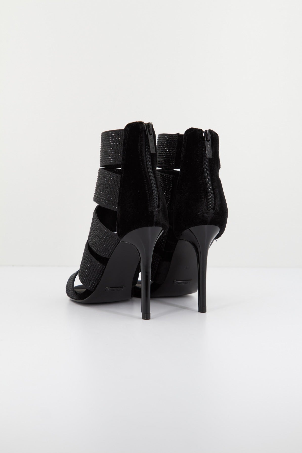 GUESS FLAI SAT en color BLKBL (3)