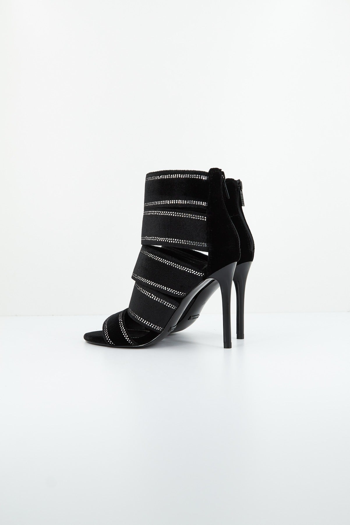 GUESS FLAII FAB en color BLACK (3)