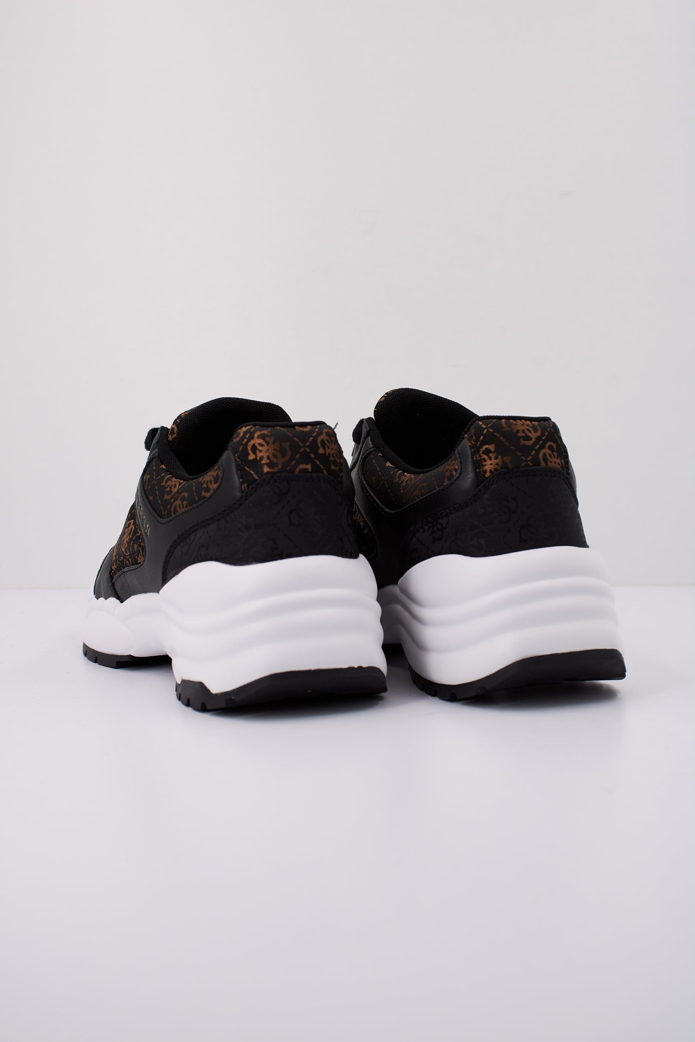 GUESS FLFSAM FAL en color BLKBR (4)