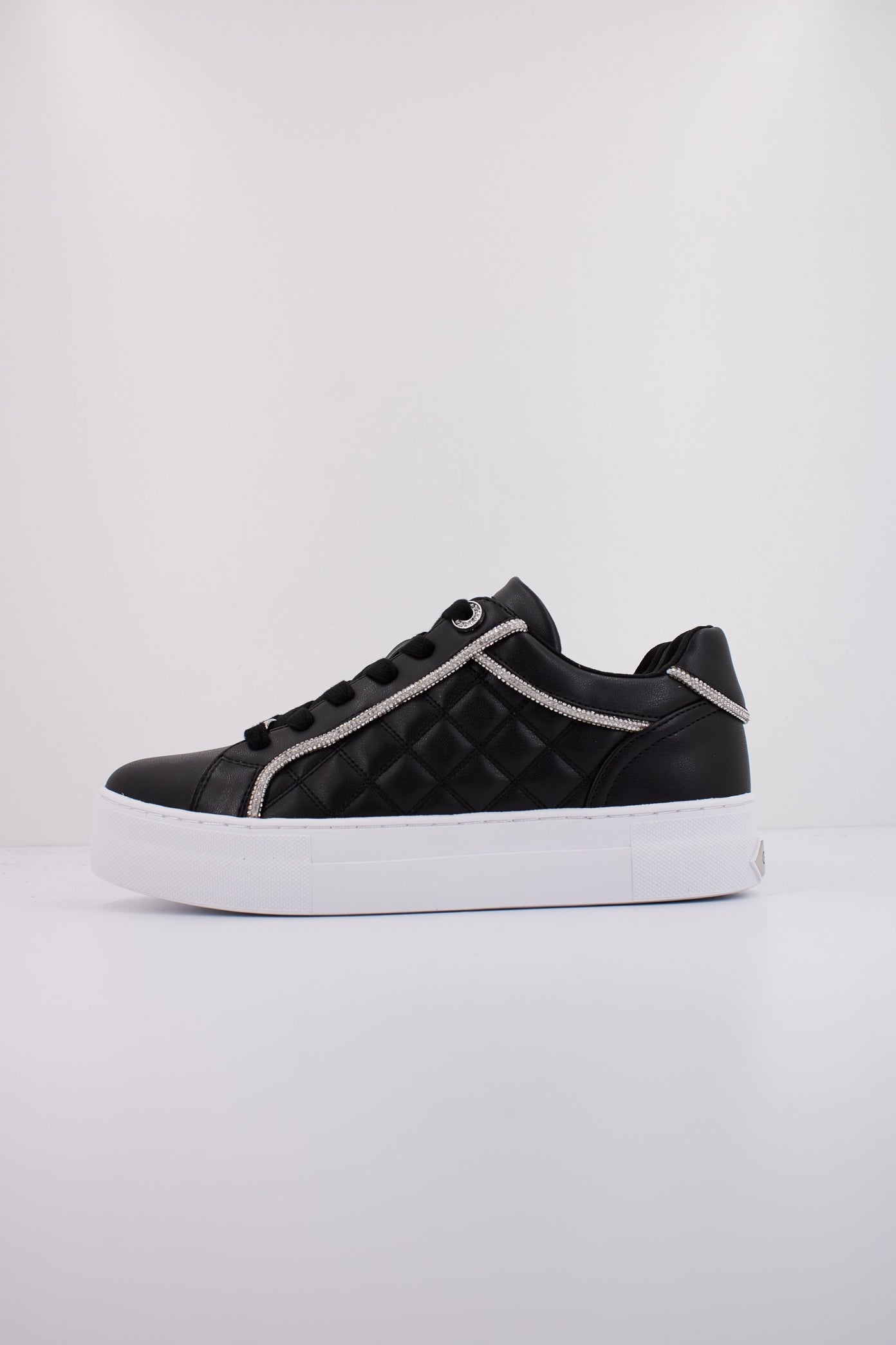 GUESS GRATEA en color BLACK (1)