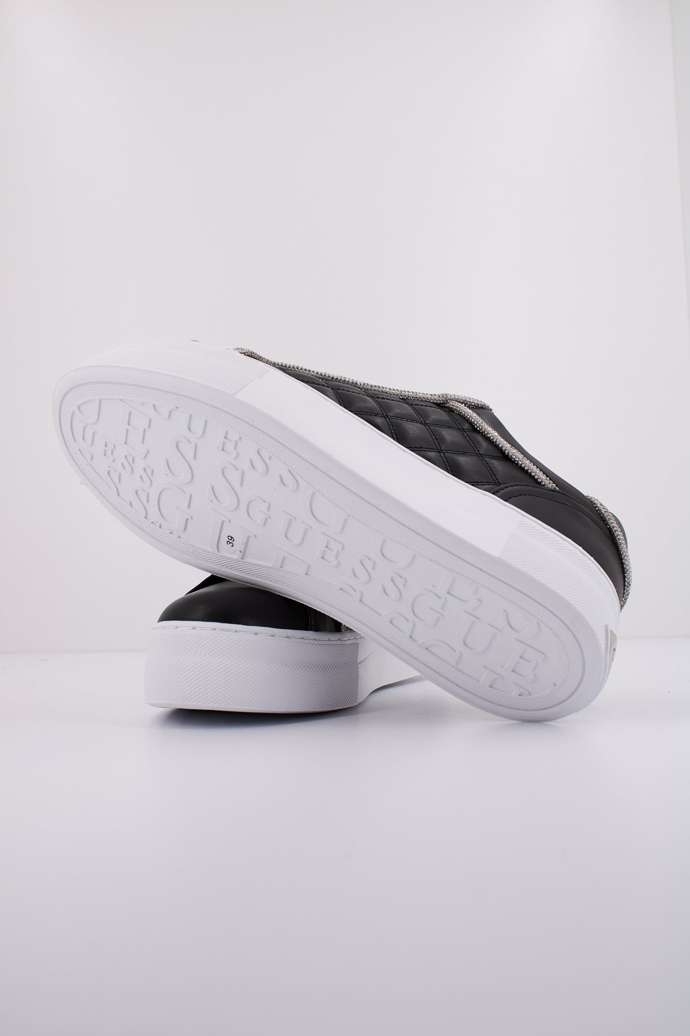 GUESS GRATEA en color BLACK (5)