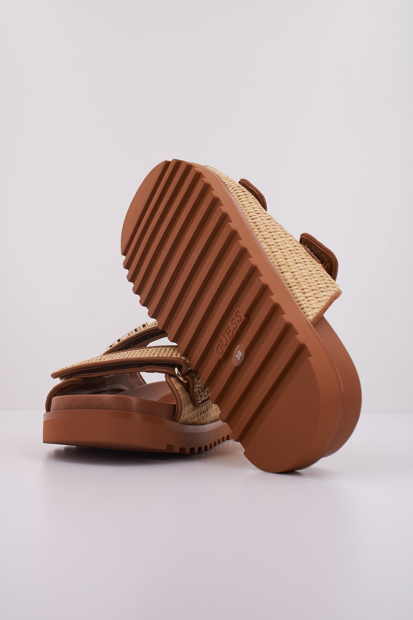 GUESS FLJFDE FAP en color TAN (5)