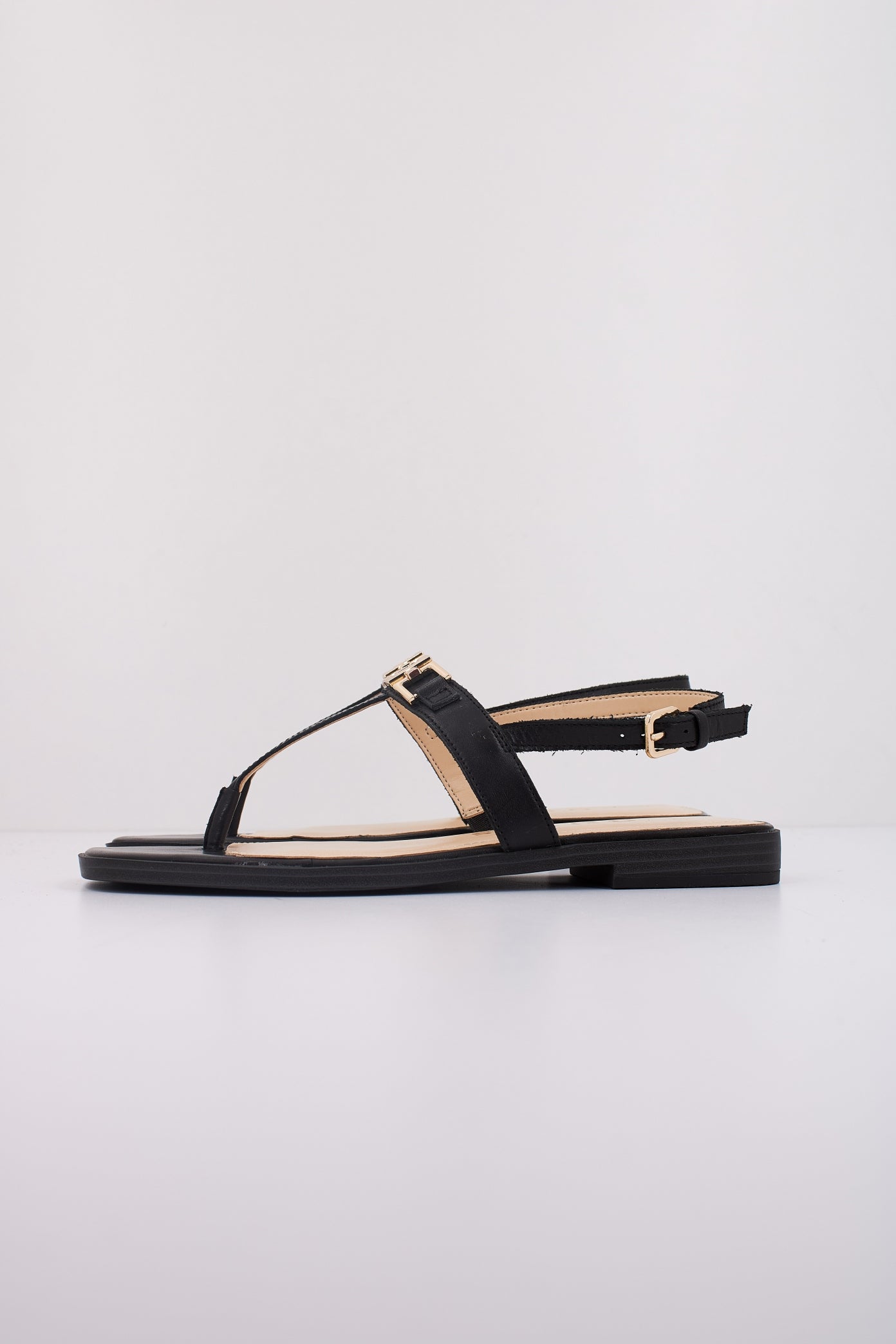 GUESS FLJREL LEA en color BLACK (1)