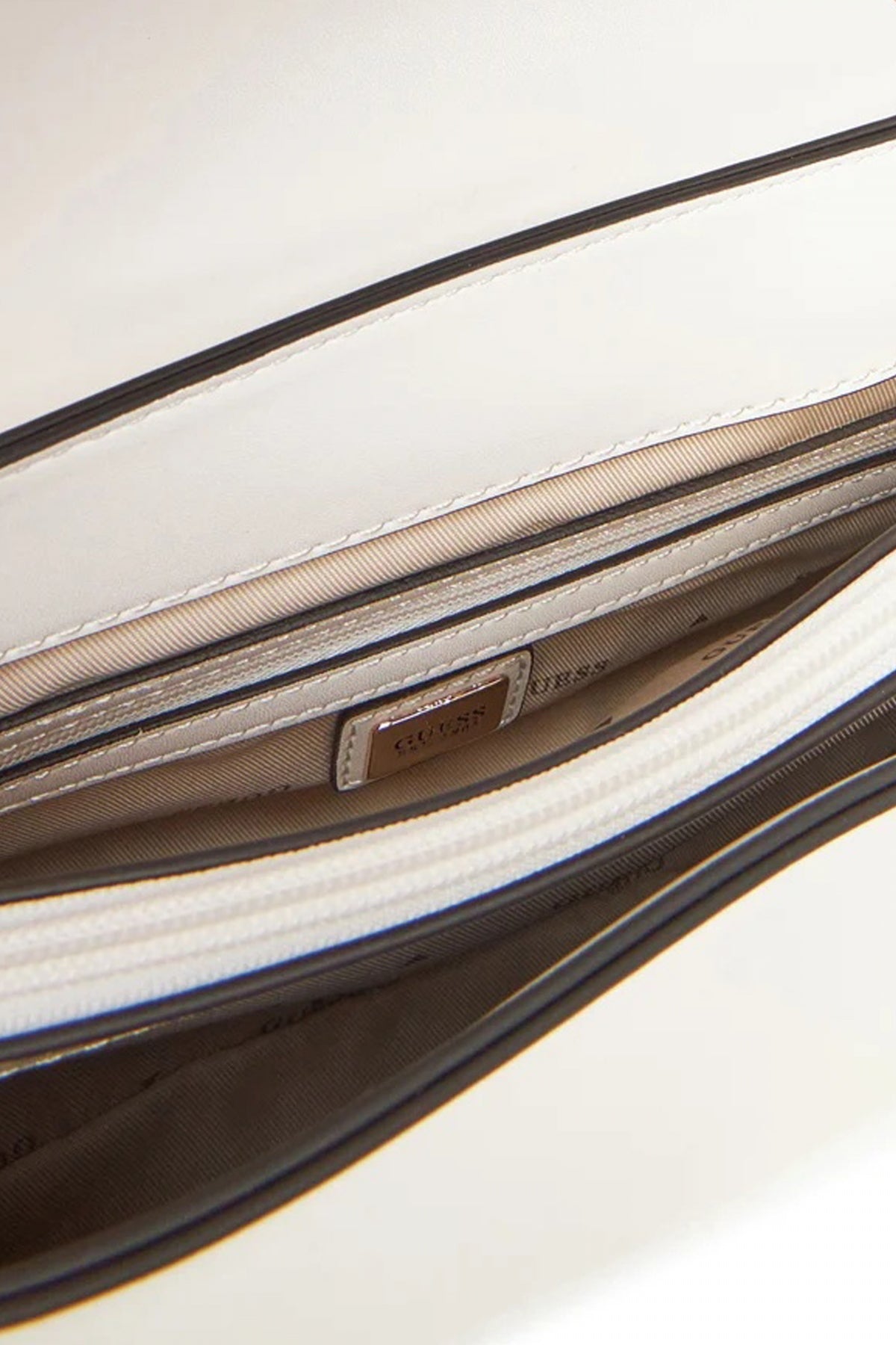 GUESS LORELEI CONVERTIBLE en color DRT (4)