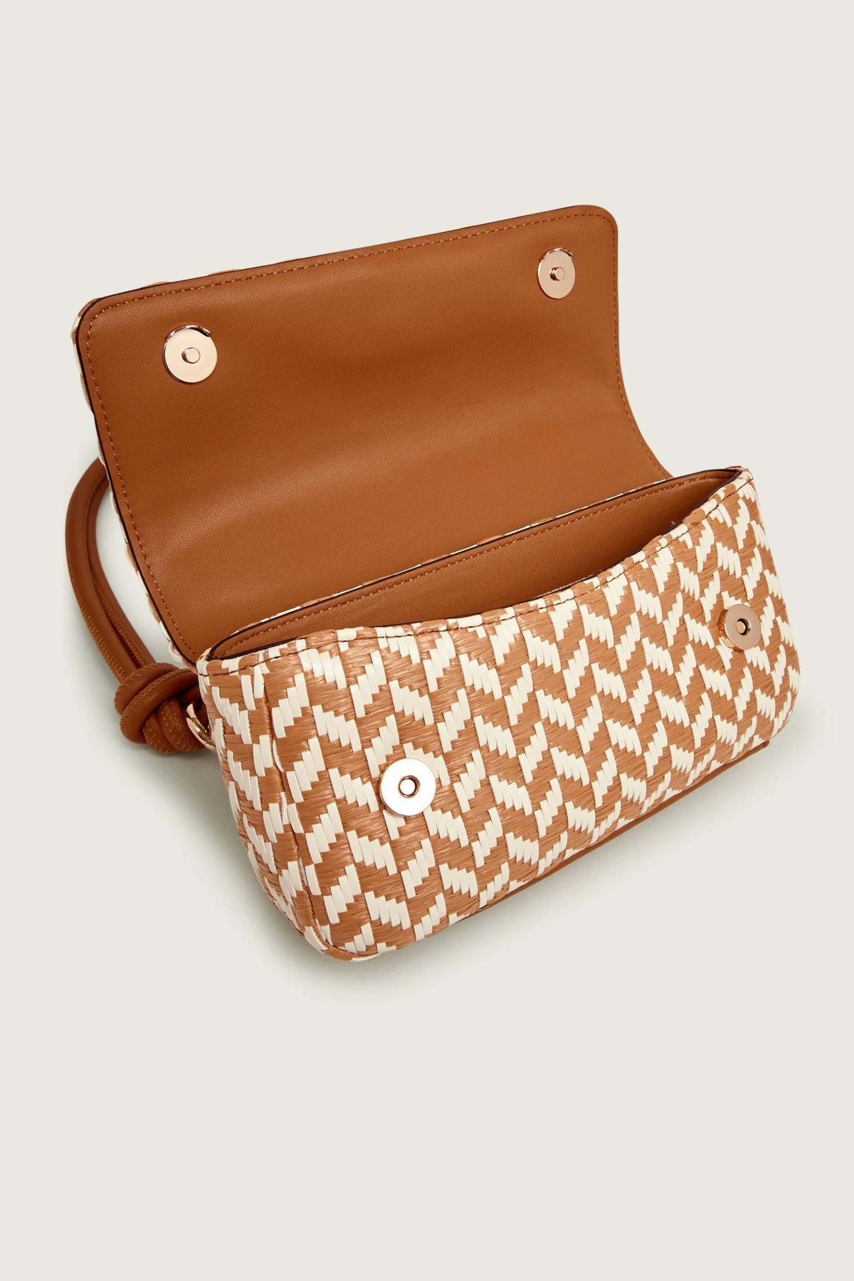 GUESS HWWG en color CGM (4)