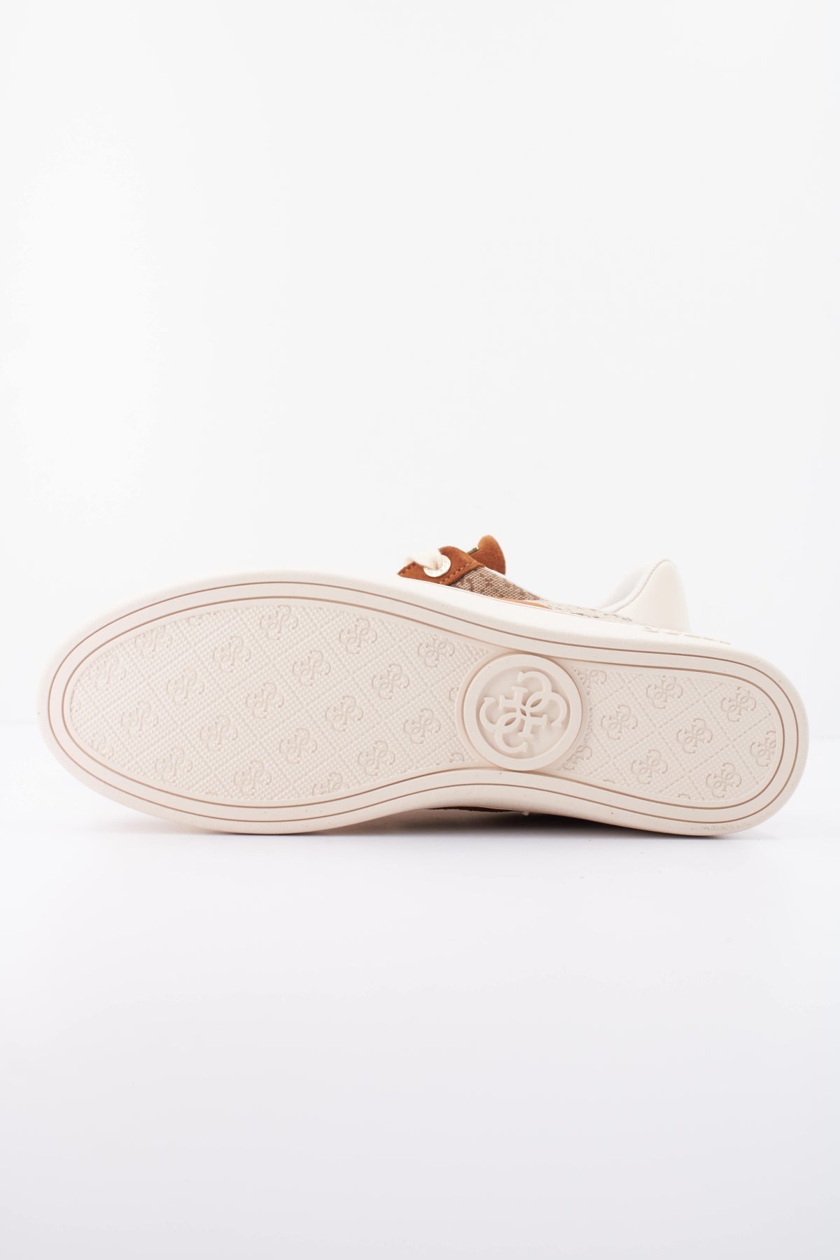 GUESS FLTBR FAL BARLIE en color BEIBR (5)