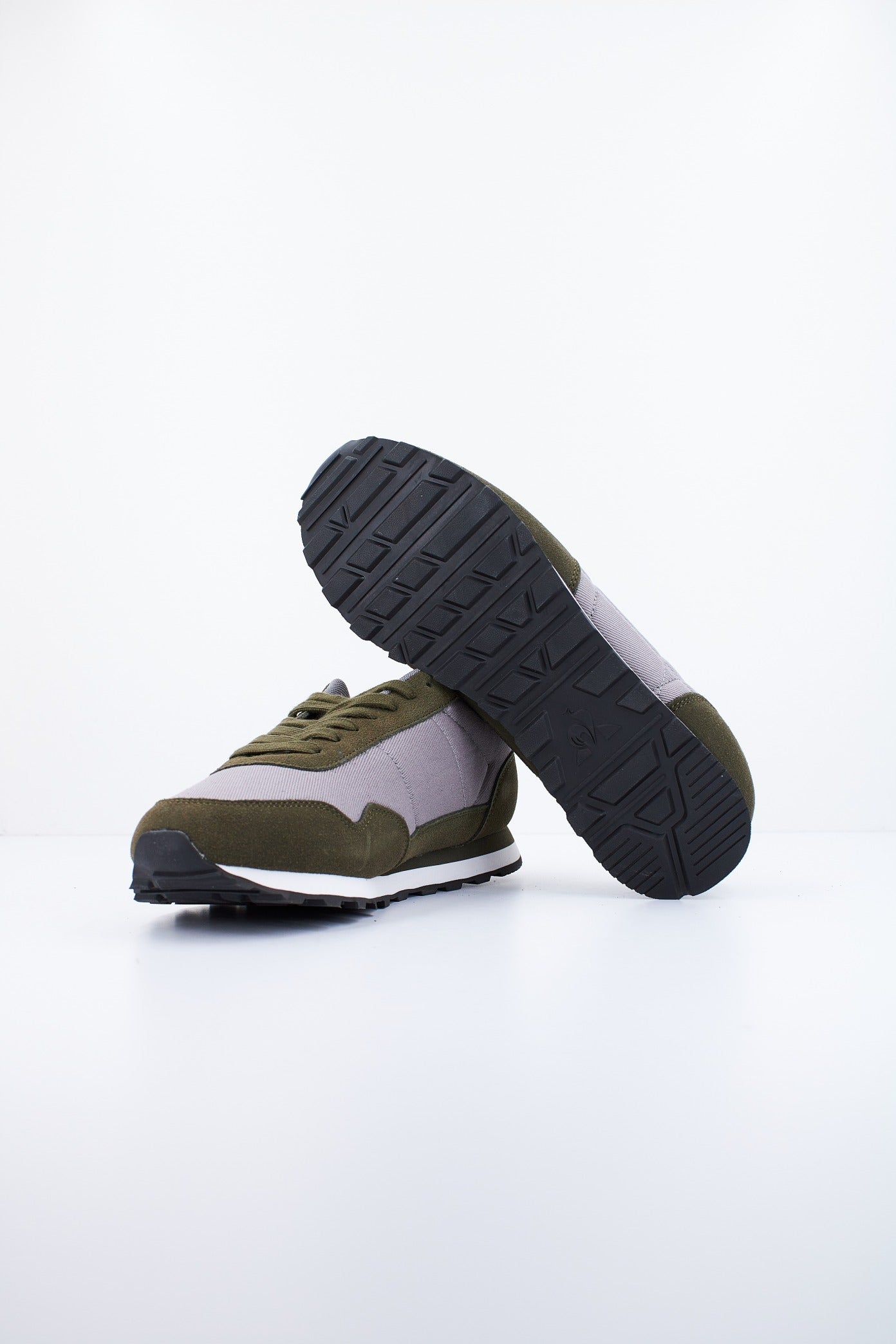 LE COQ SPORTIF ASTRA TWILL en color TNMOLV (4)