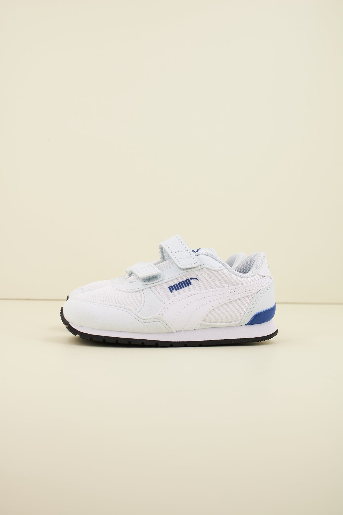 PUMA RUNNER V MESH en color WHITE (1)