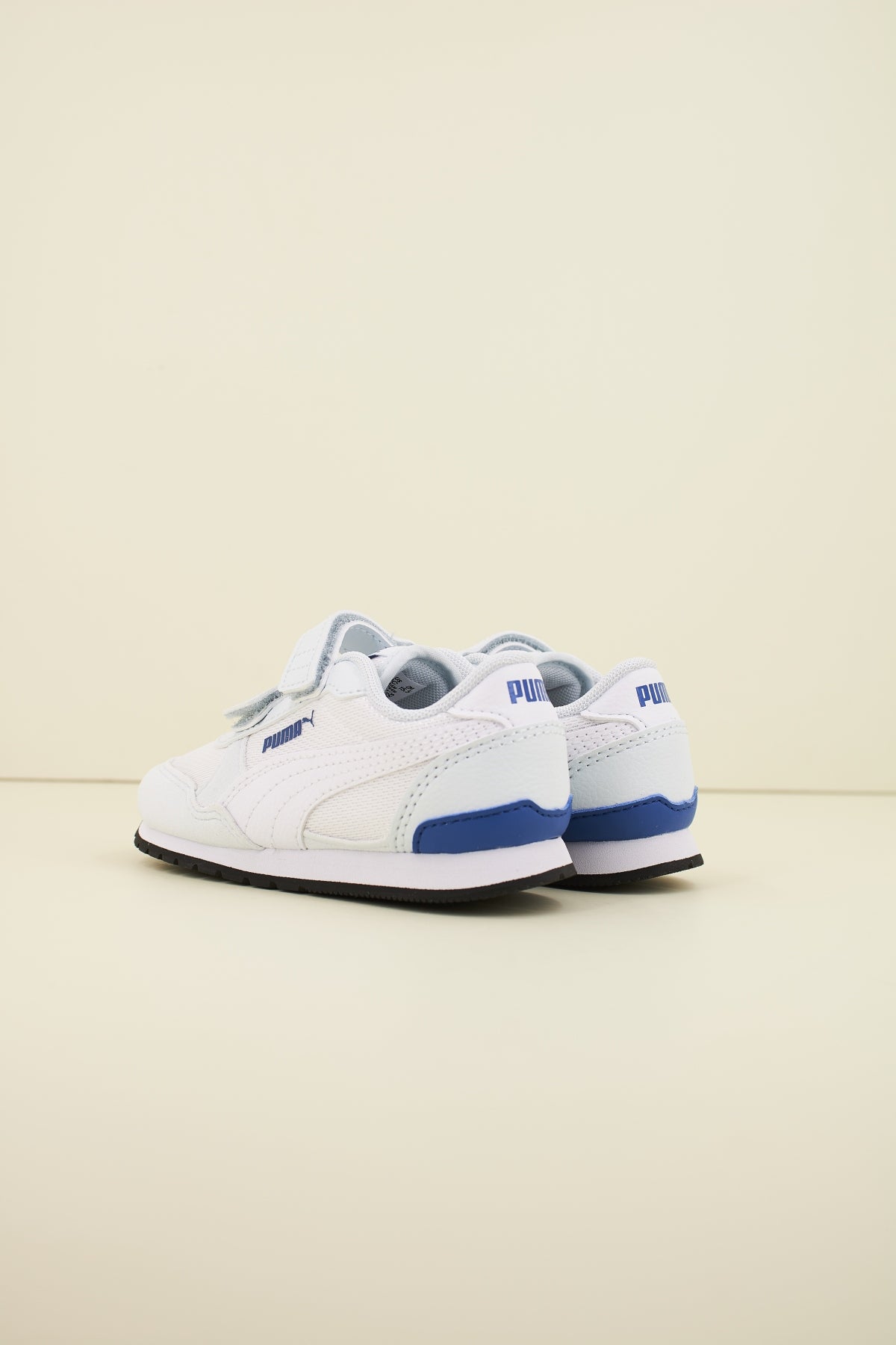 PUMA RUNNER V MESH en color WHITE (3)
