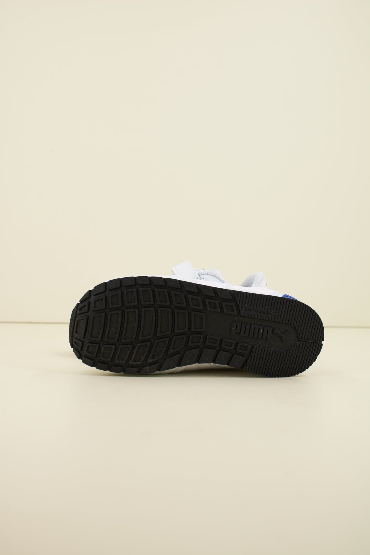 PUMA RUNNER V MESH en color WHITE (4)