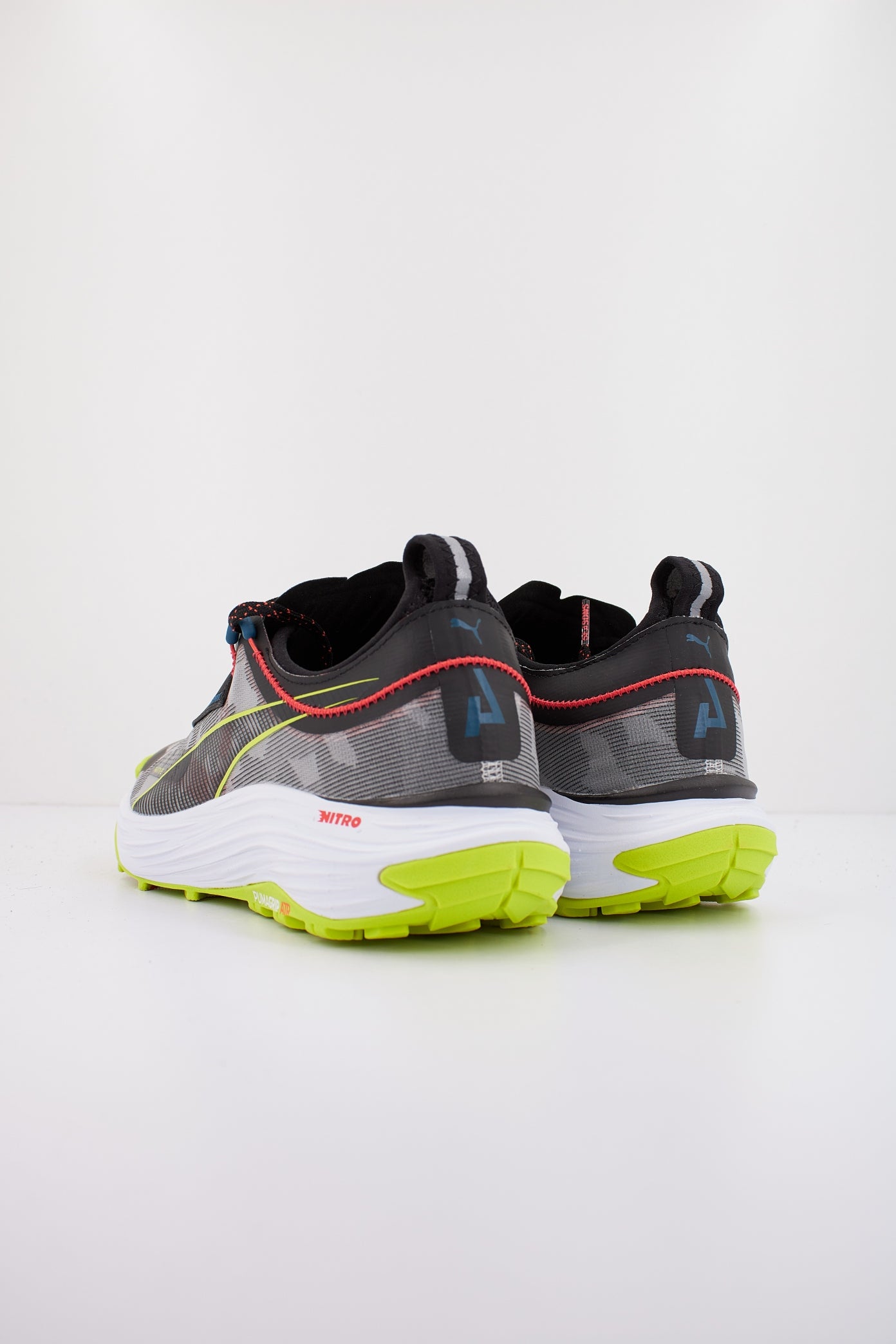 PUMA VOYAGE NITRO en color BLKLM (3)