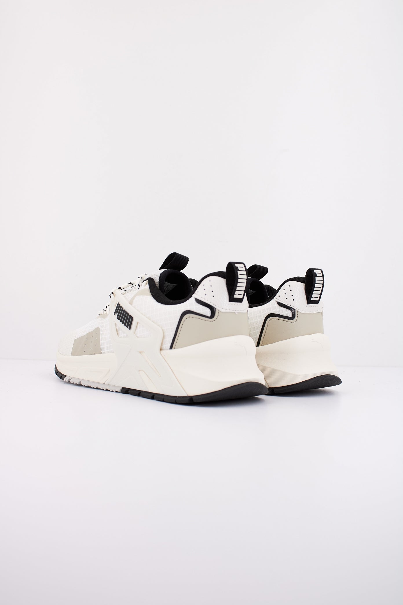 PUMA PACER + TRAIL en color WHITE (4)
