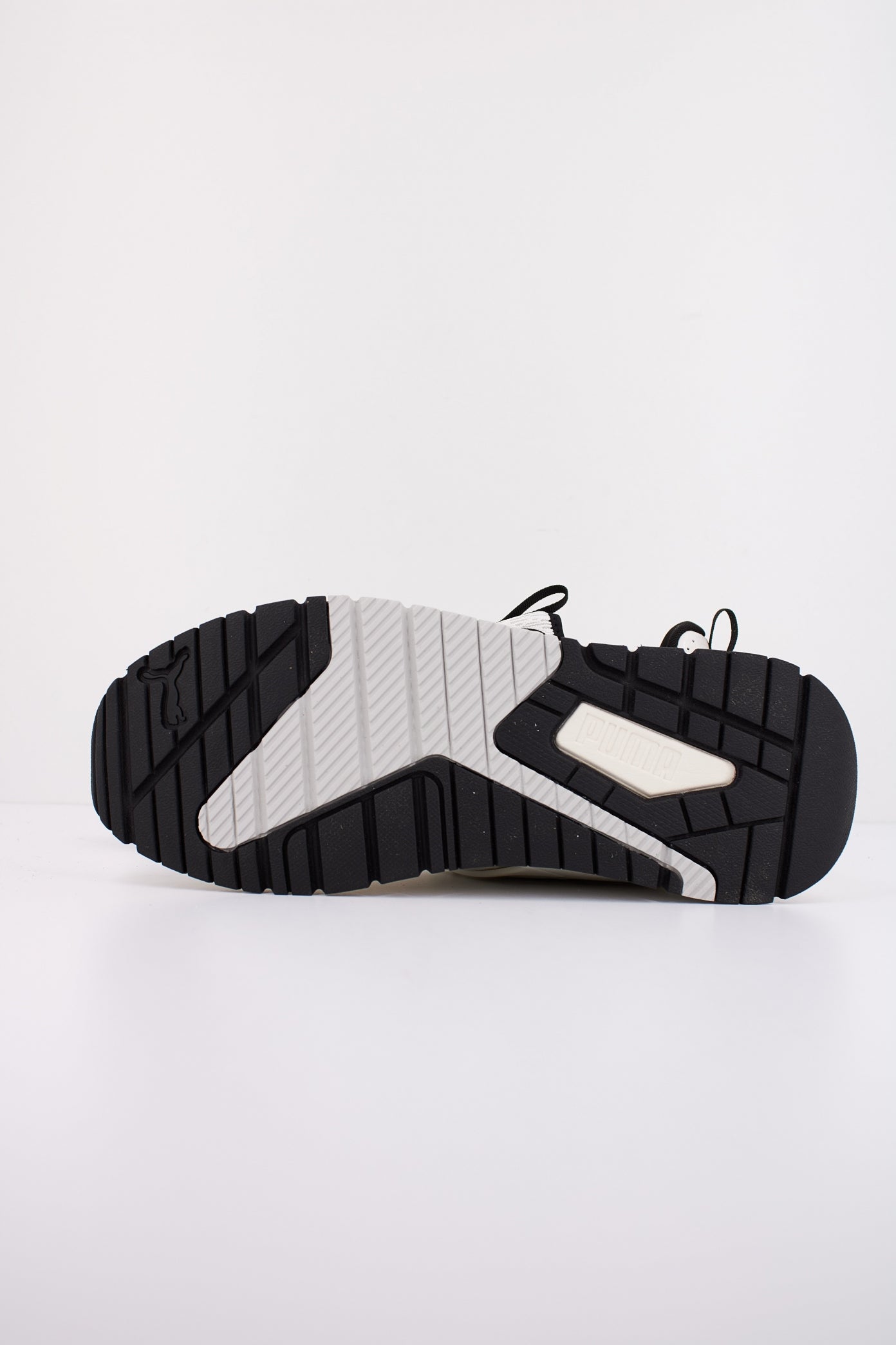 PUMA PACER + TRAIL en color WHITE (5)