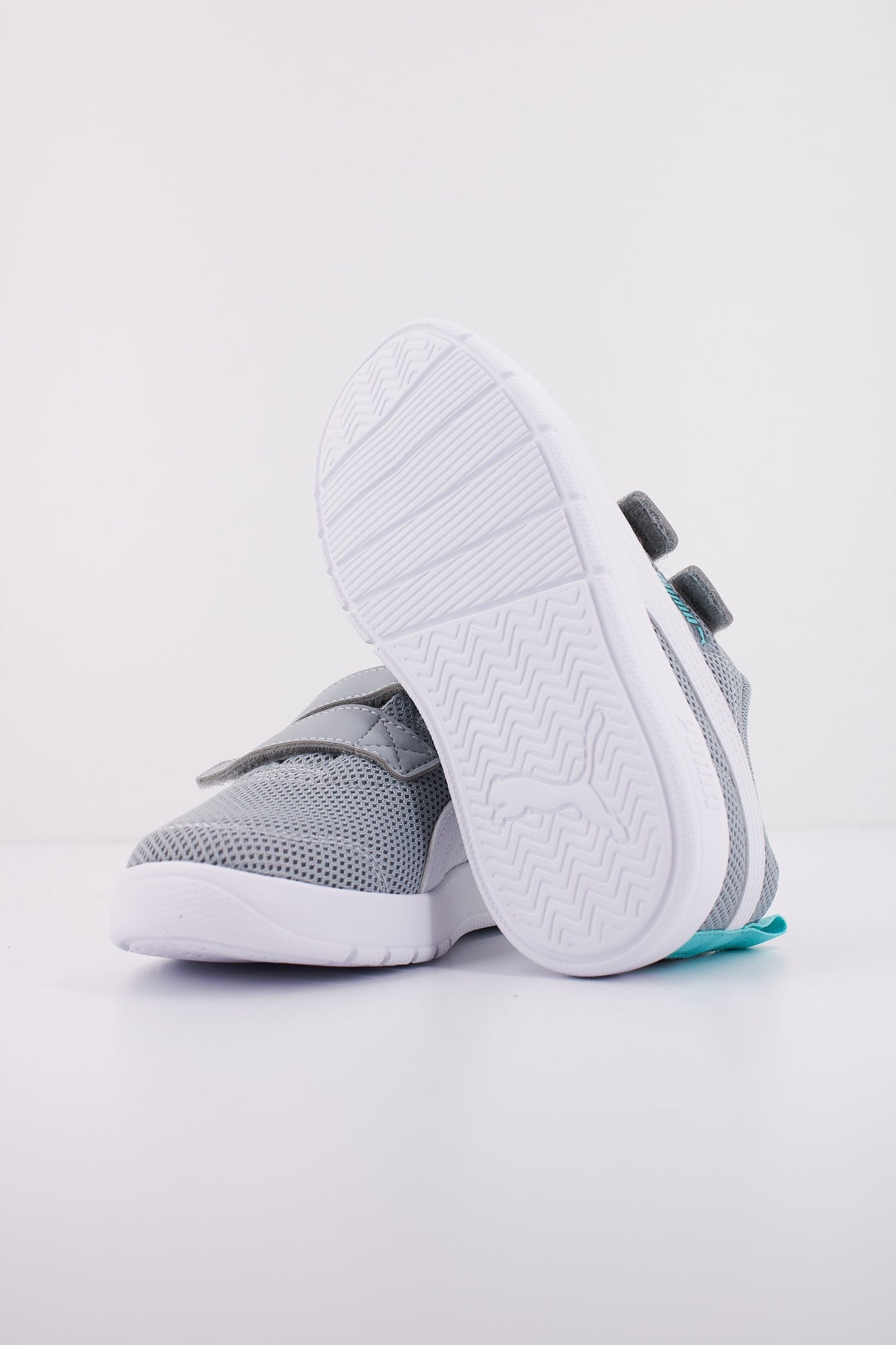 PUMA COURTFLEX V MESH PS en color GRAY (5)