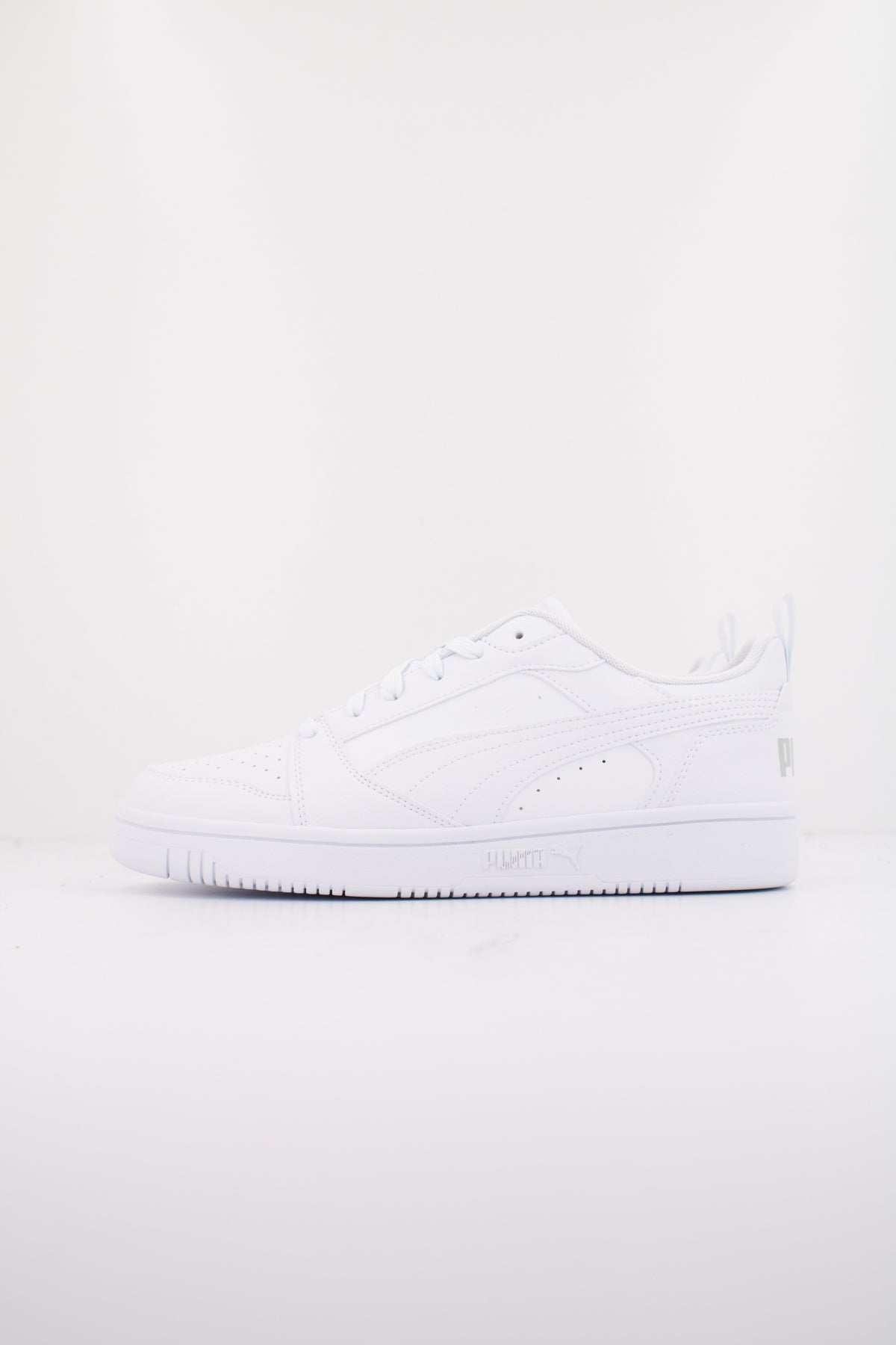PUMA REBOUND V LOW en color WHITE (1)