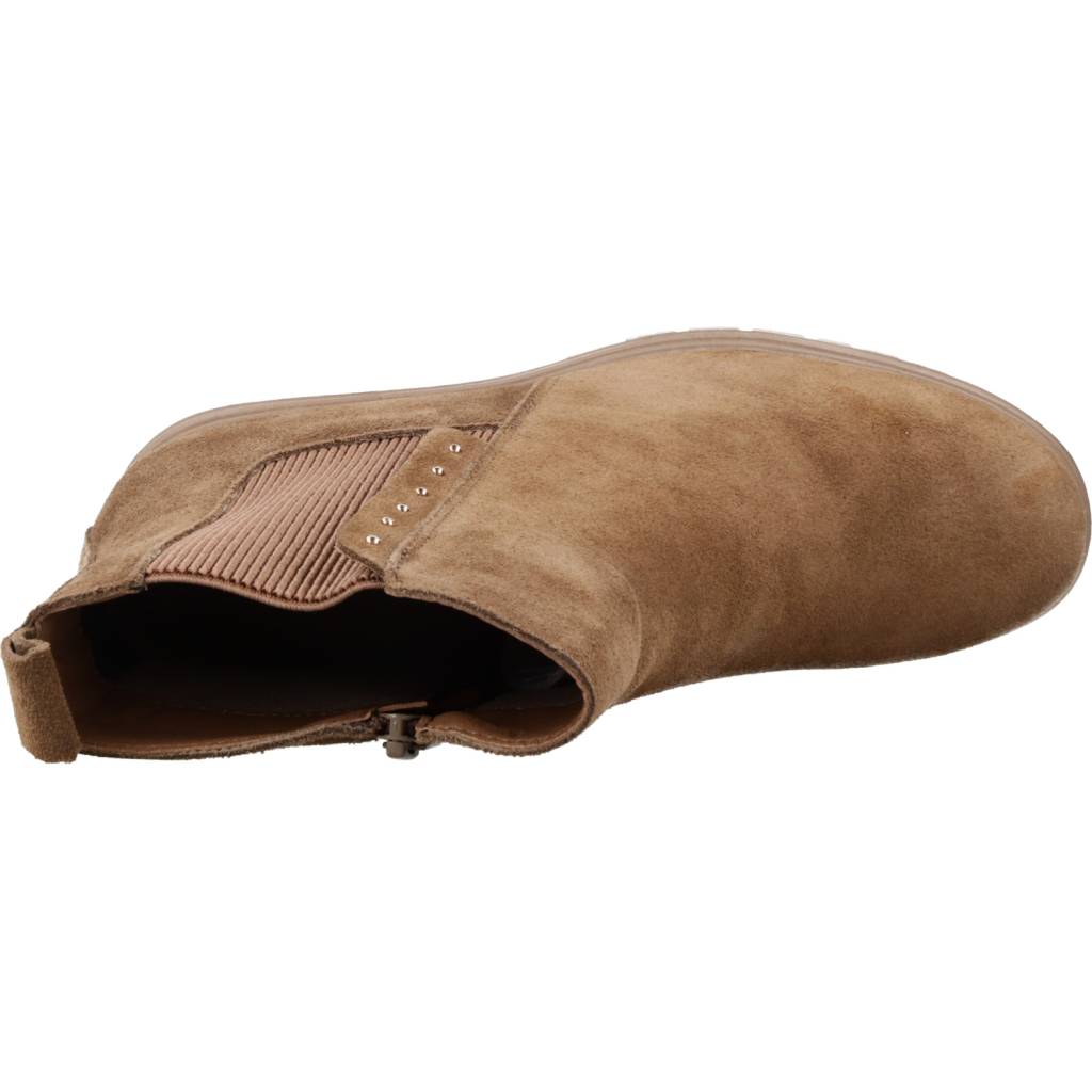 CHIKA CONDE en color TAUPE (7)