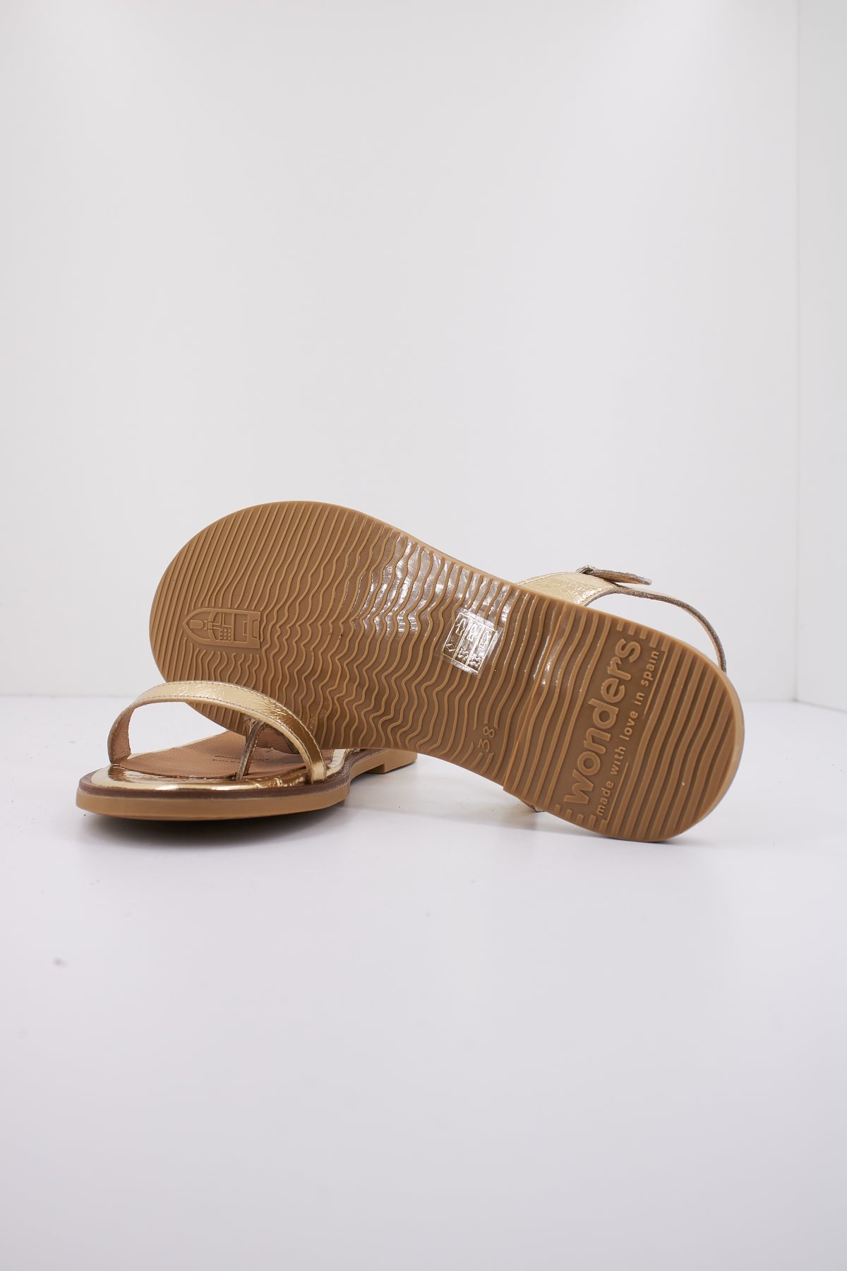 WONDERS A en color ORO (4)