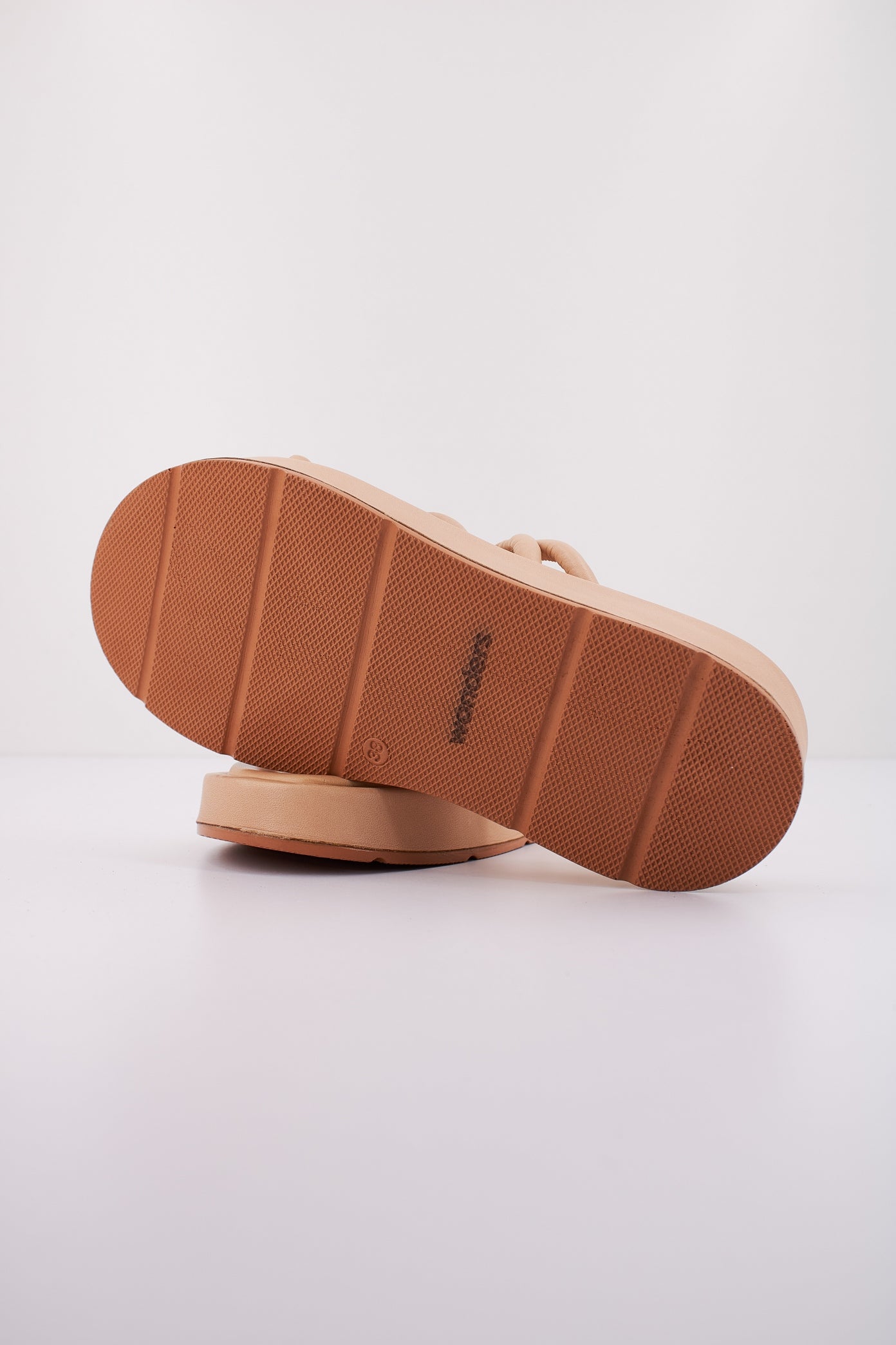 WONDERS AT en color NATURAL (4)