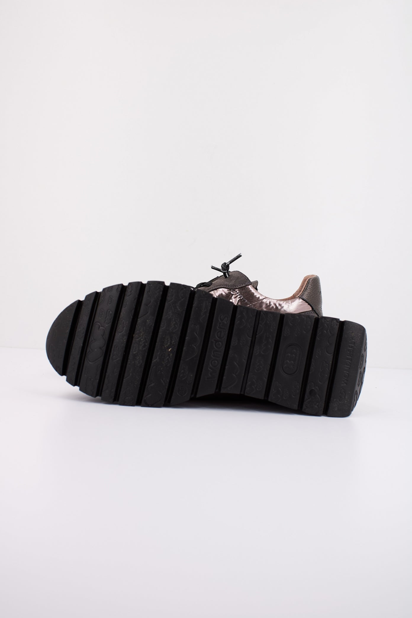 WONDERS A en color GRSPLRT (5)