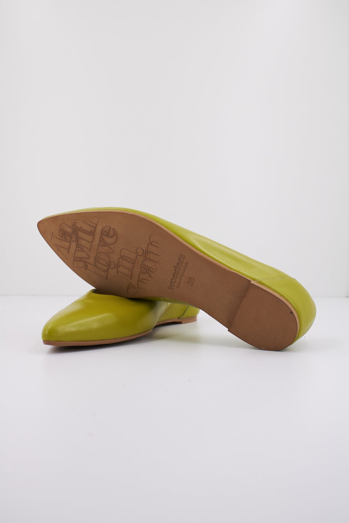 WONDERS A en color APPLE (4)