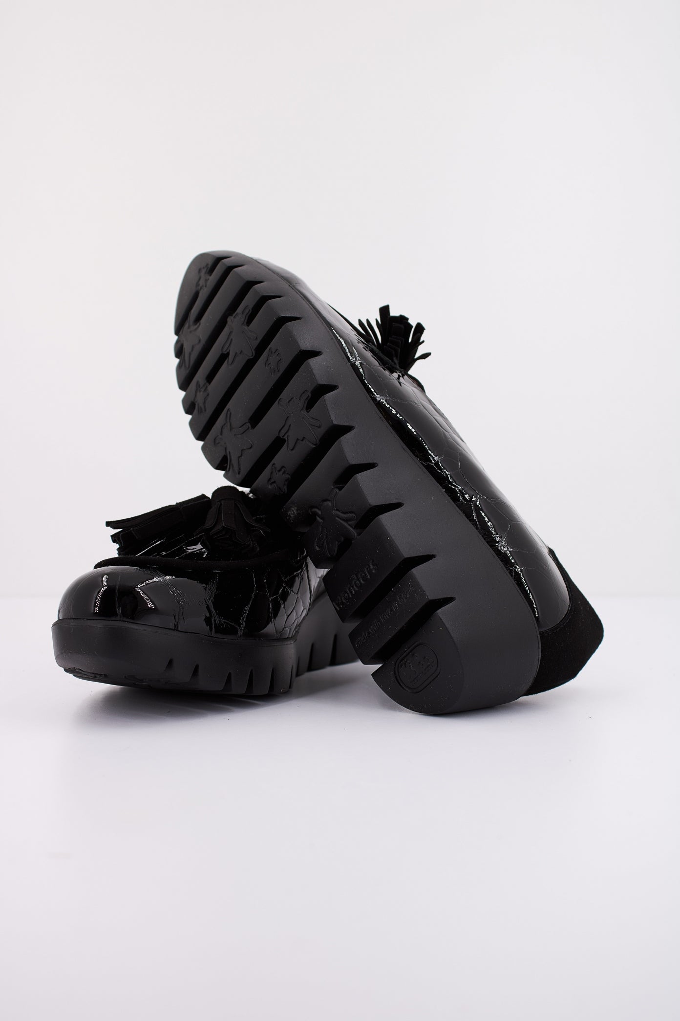 WONDERS C en color NEGRO (5)