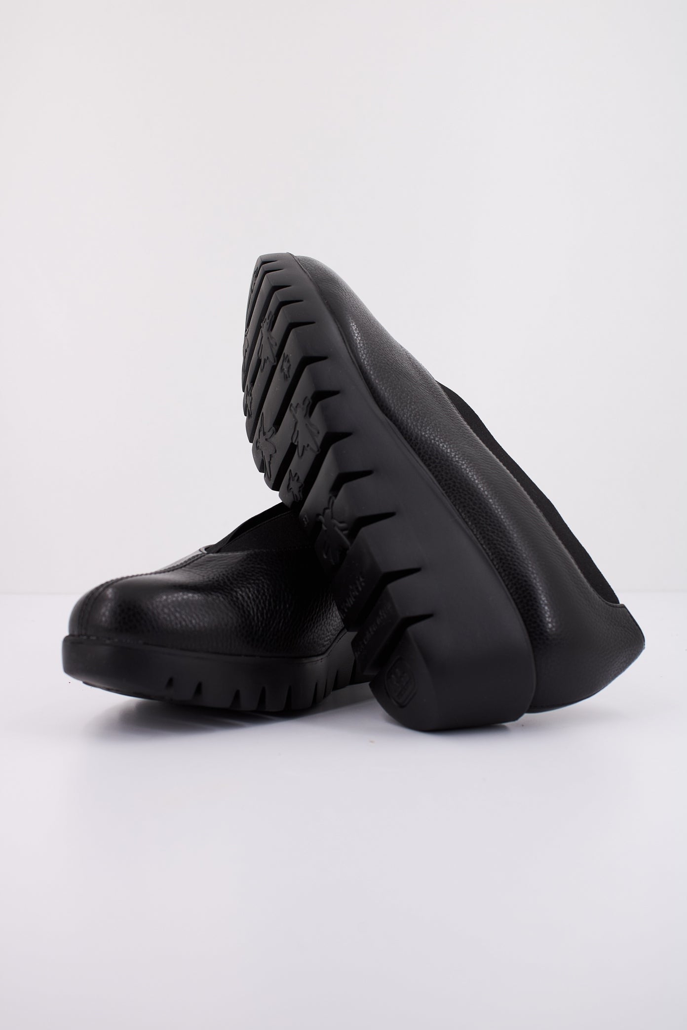 WONDERS C en color NEGRO (5)