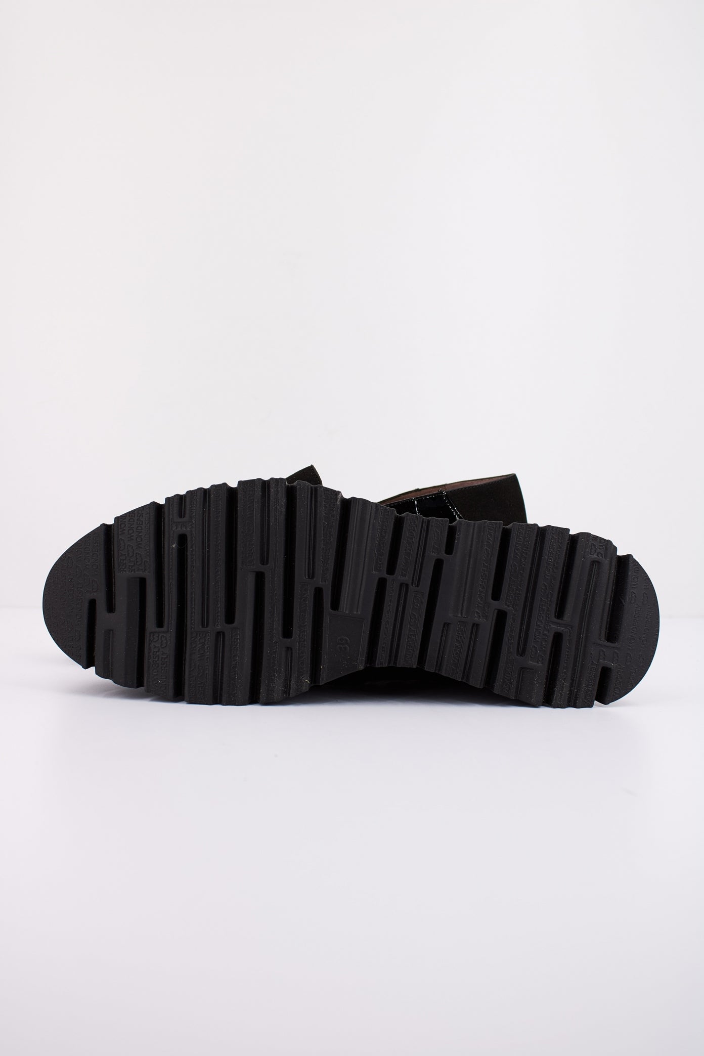 WONDERS C en color NEGRO (5)