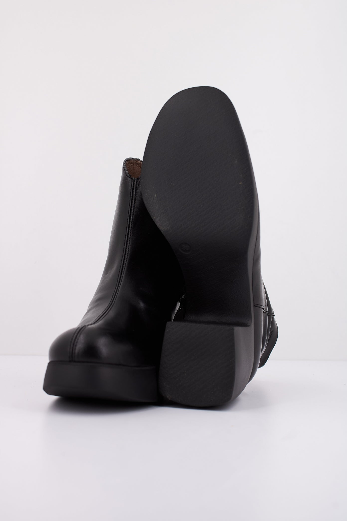 WONDERS H en color NEGRO (5)