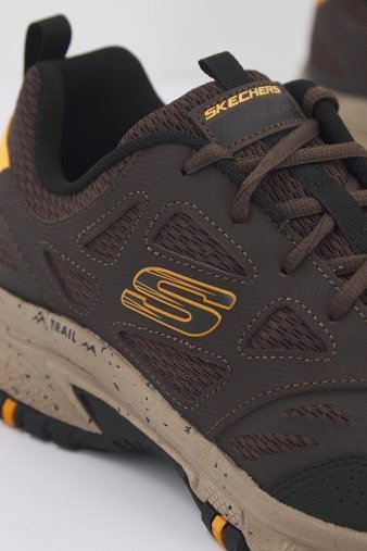 SKECHERS HILLCREST en color BRN (4)