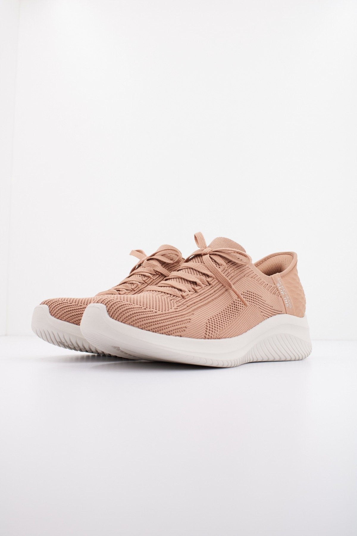 SKECHERS SLIP-INS: ULTRA FLEX en color TAN (2)