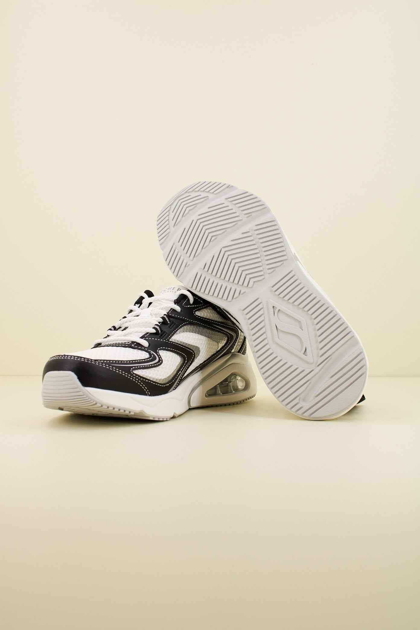 SKECHERS TRES-AIR UNO en color WBK (4)