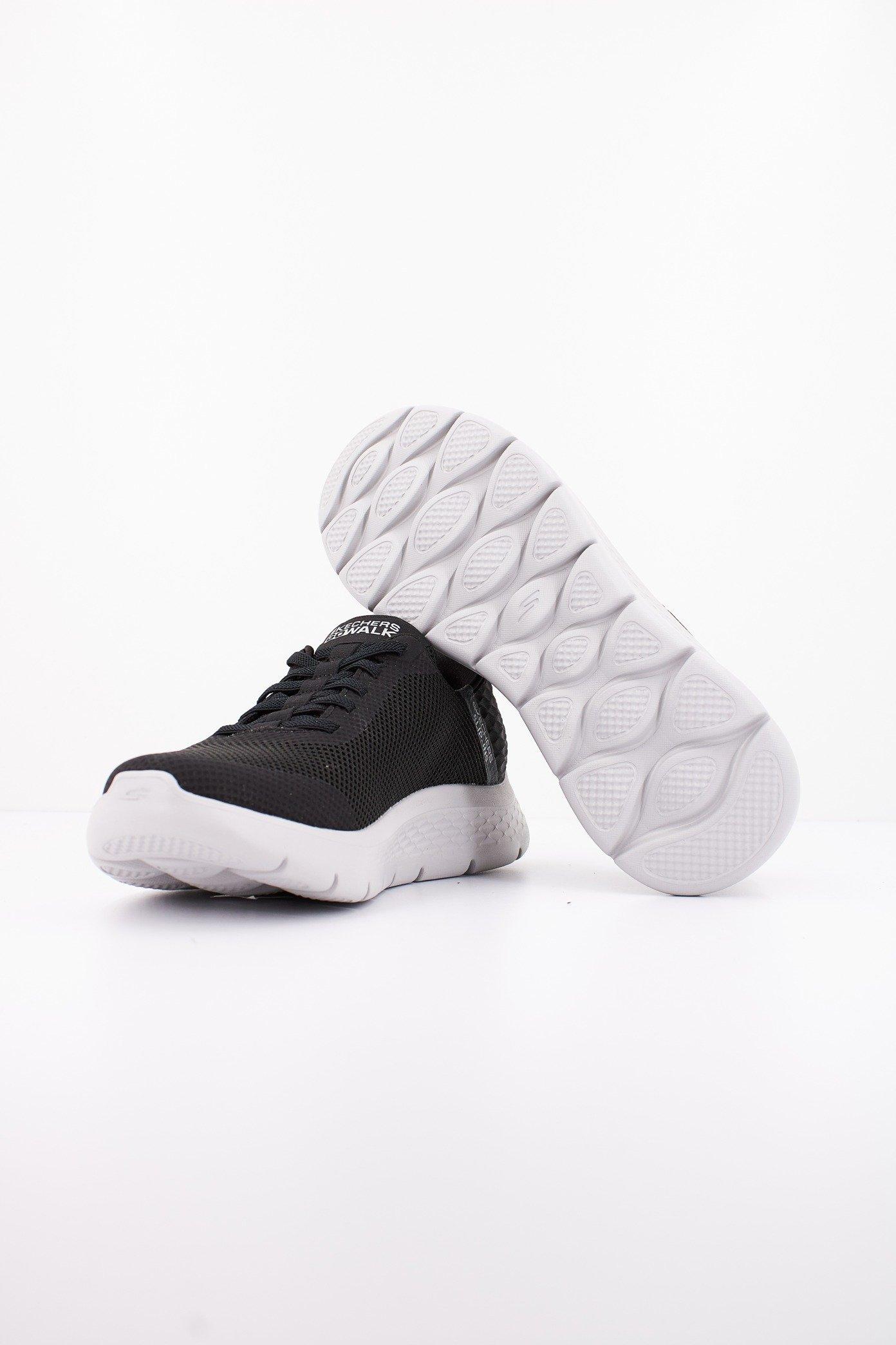 SKECHERS SLIP INS: GO WALK en color BKGY (4)