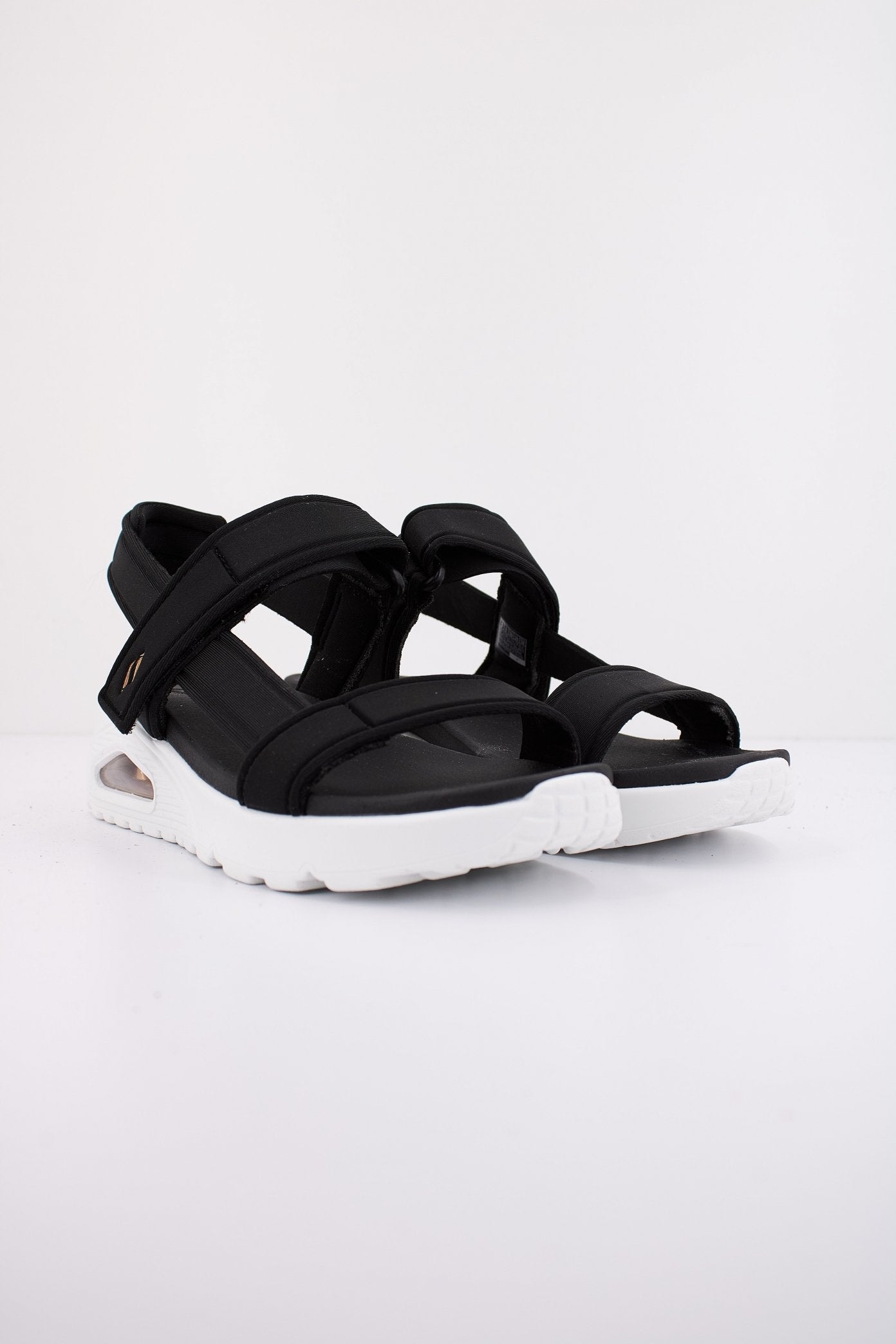 SKECHERS UNO - SUMMER STAND en color BLK (2)