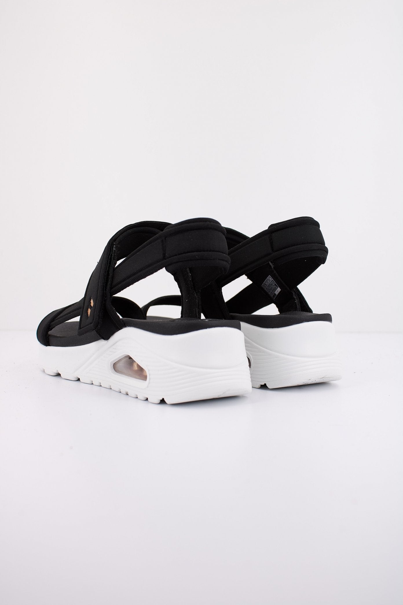 SKECHERS UNO - SUMMER STAND en color BLK (3)
