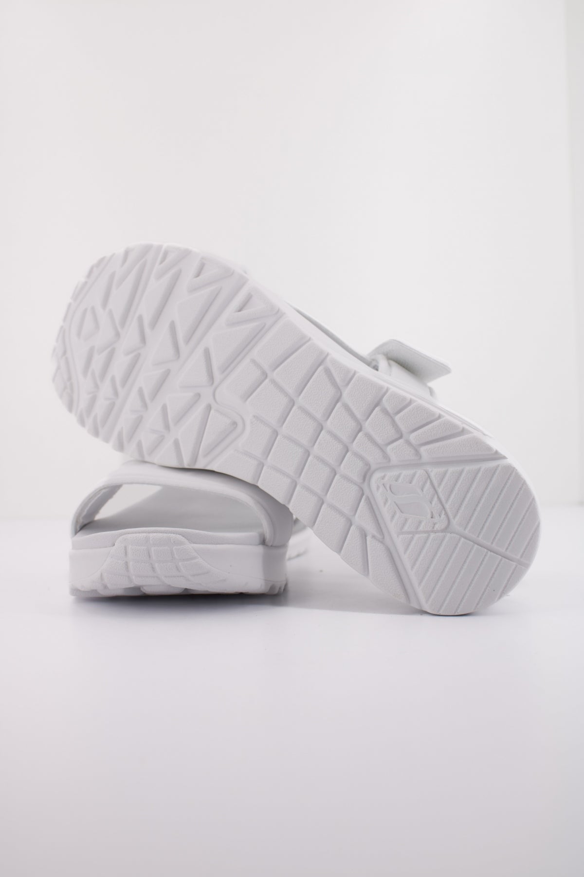 SKECHERS UNO - SUMMER STAND en color WHT (5)