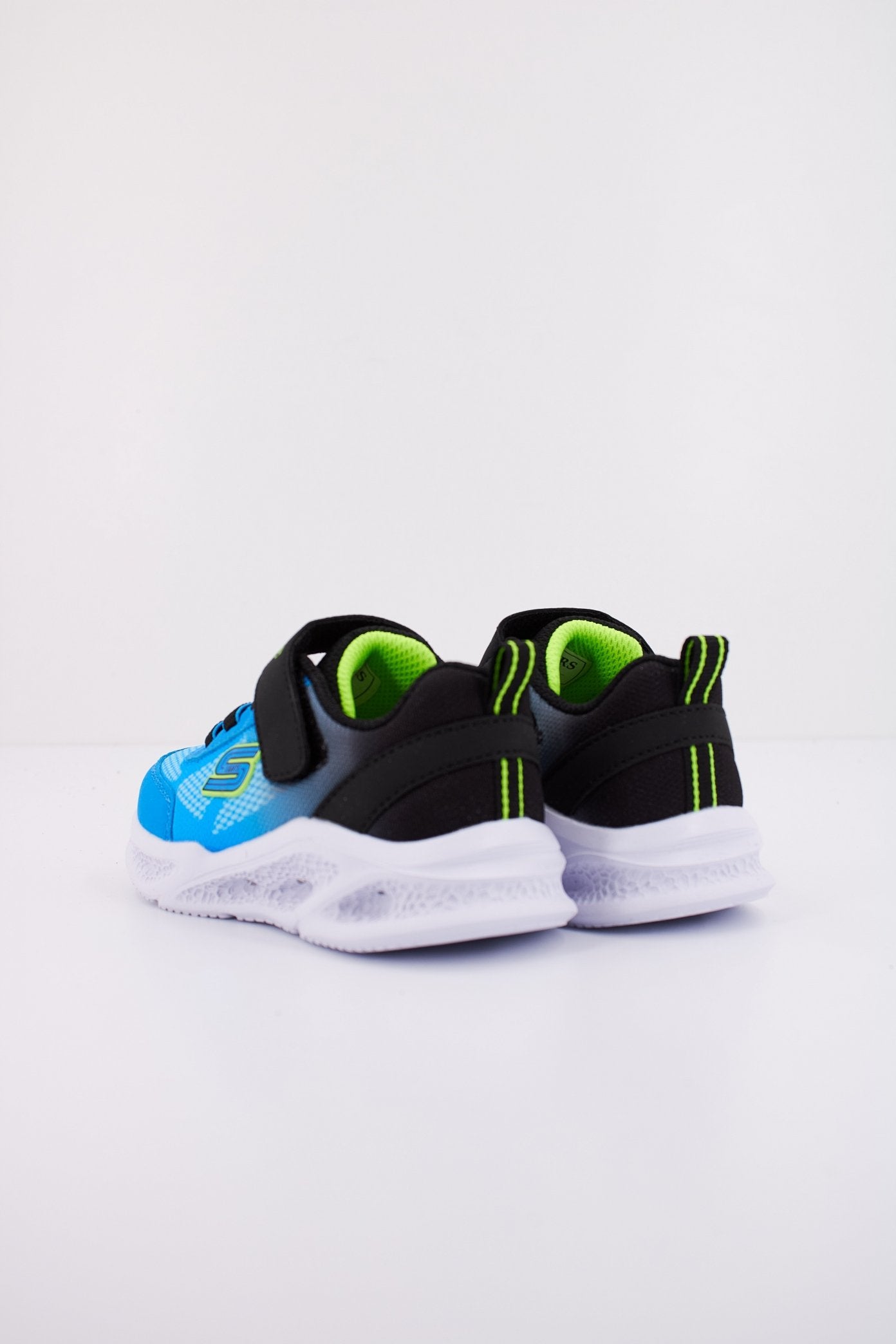 SKECHERS N en color BKBL (4)