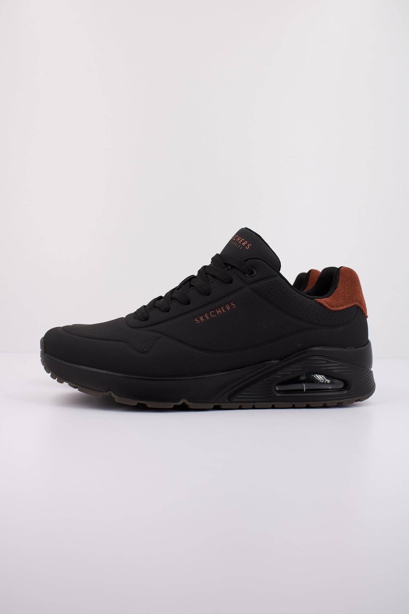SKECHERS UNO - SUITED ON AIR en color BBK (1)