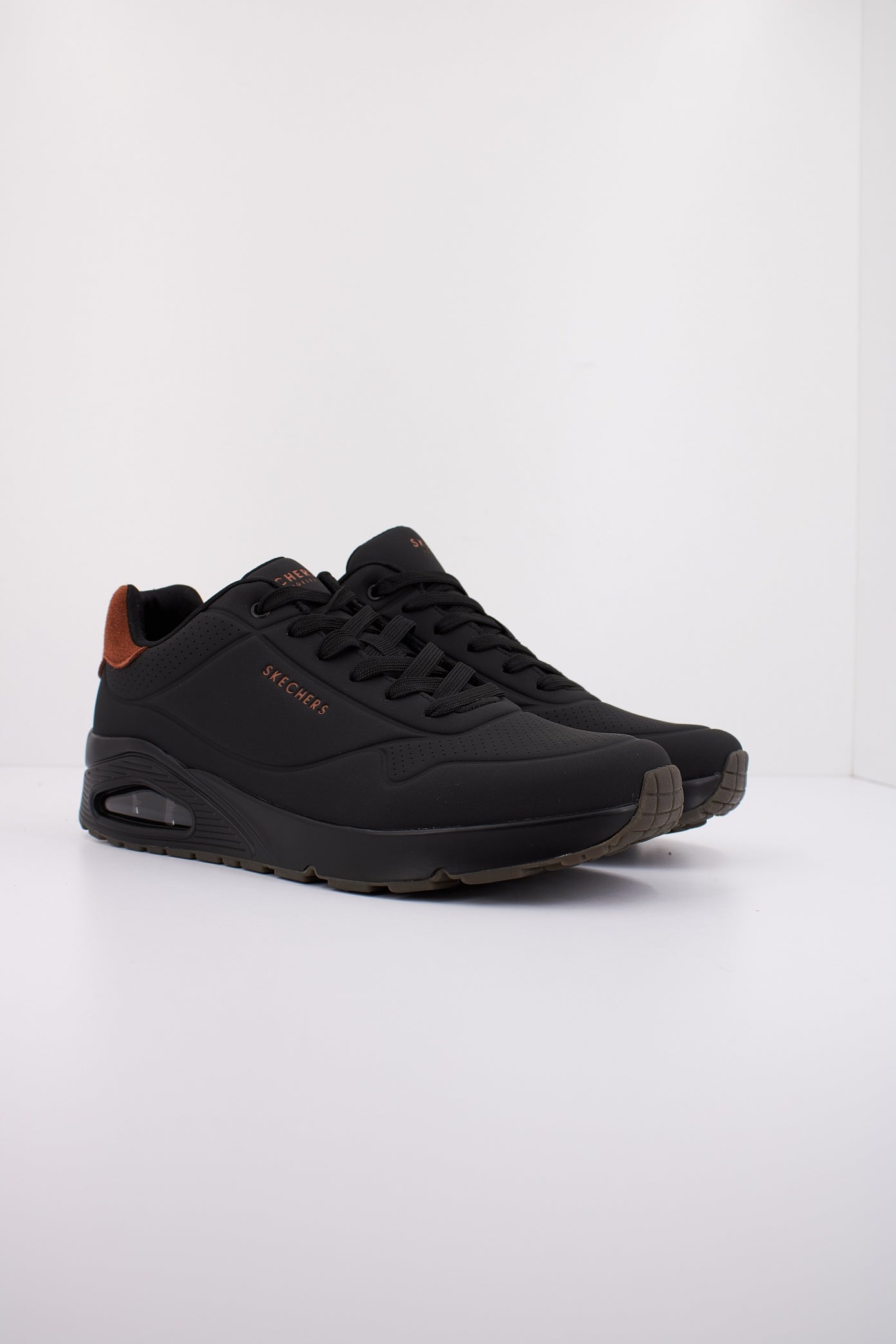 SKECHERS UNO - SUITED ON AIR en color BBK (2)