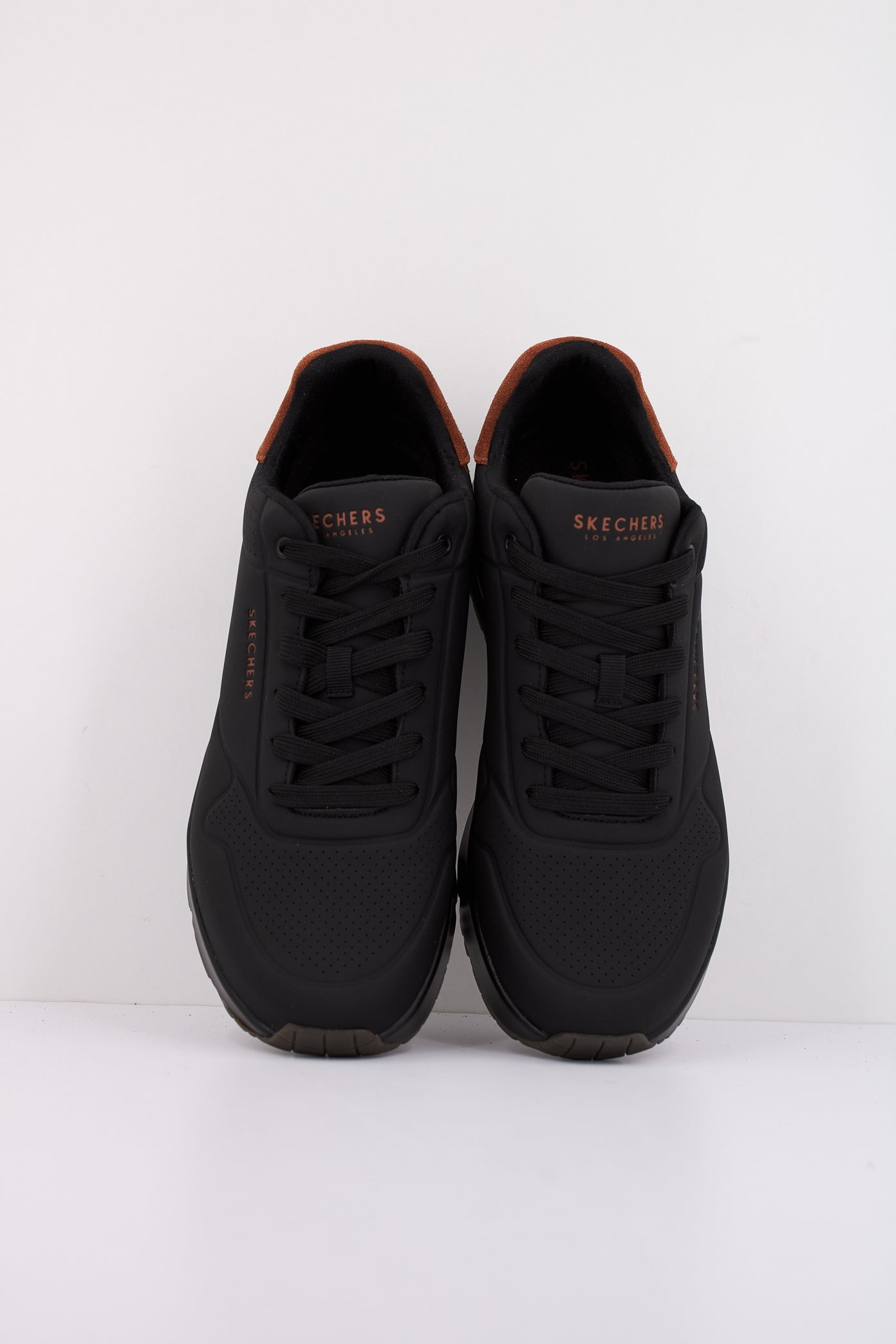 SKECHERS UNO - SUITED ON AIR en color BBK (3)