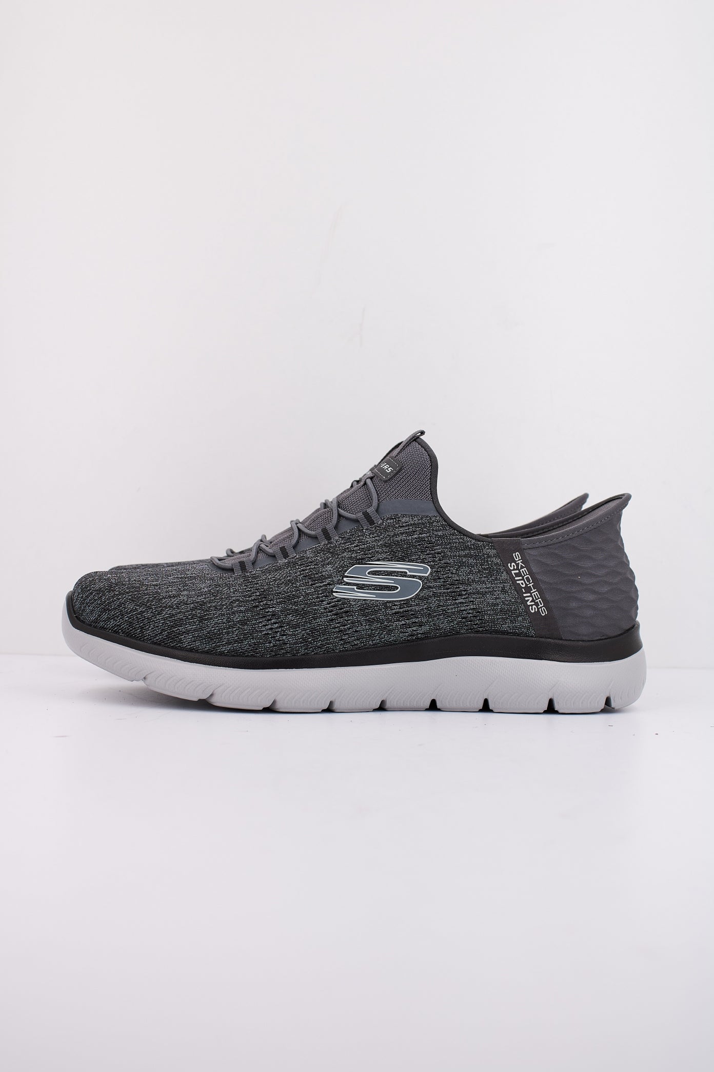 SKECHERS SUMMITS - KEY PACE en color CCBK (1)