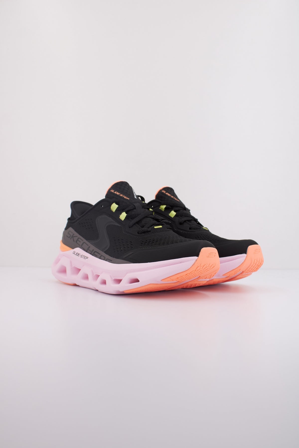 SKECHERS S en color BKMT (2)