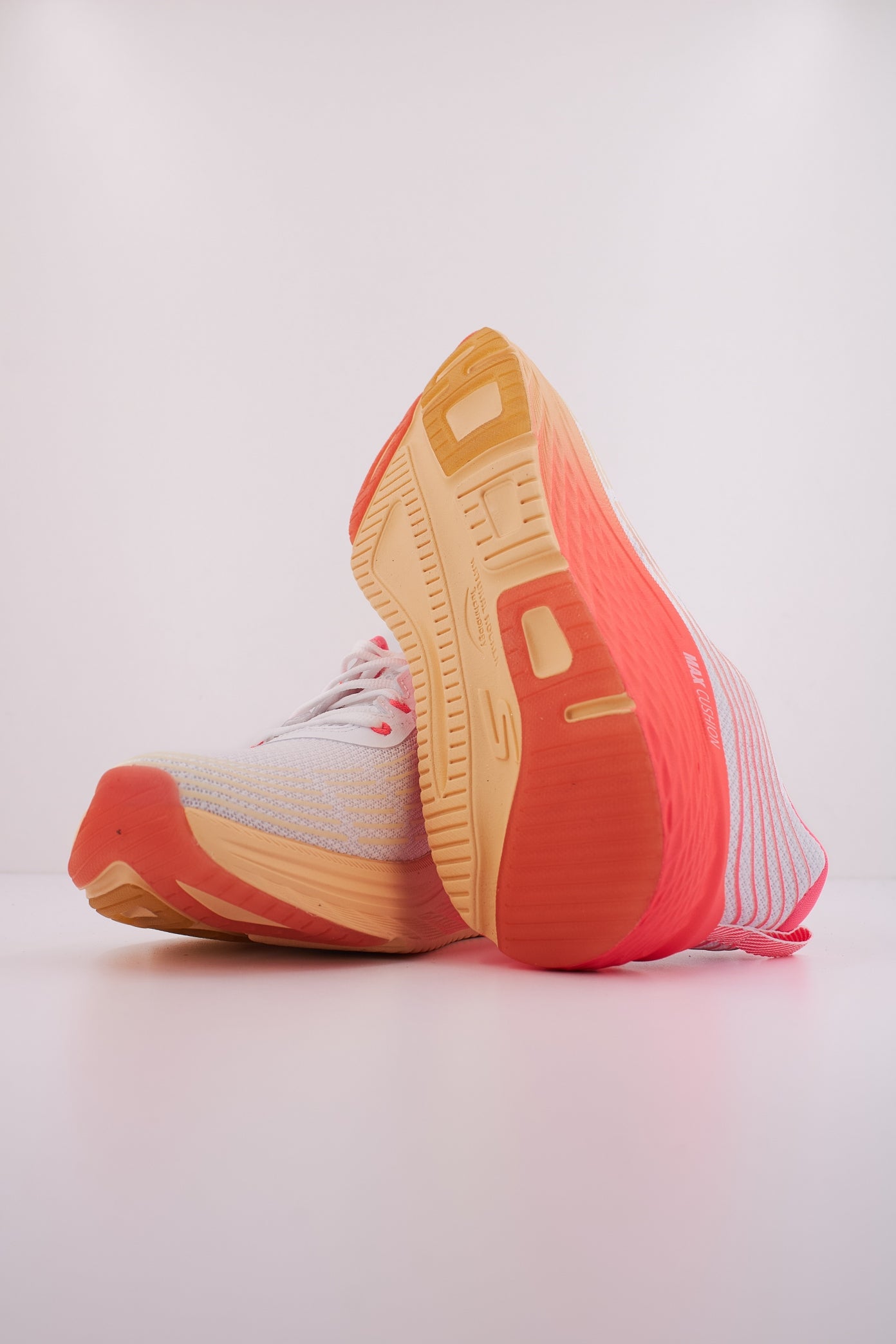 SKECHERS MAX CUSHIONING ELITE en color WPK (5)