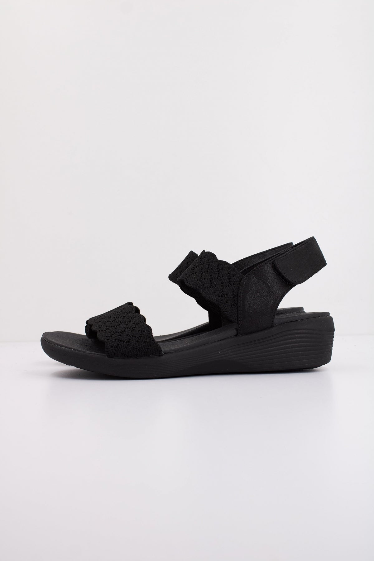 SKECHERS ARYA en color BBK  (1)