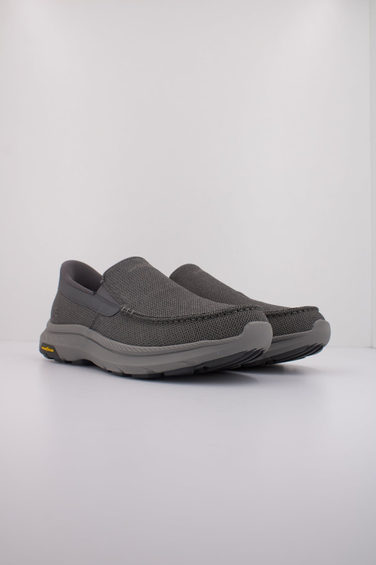 SKECHERS G POLLARD en color GRY (2)