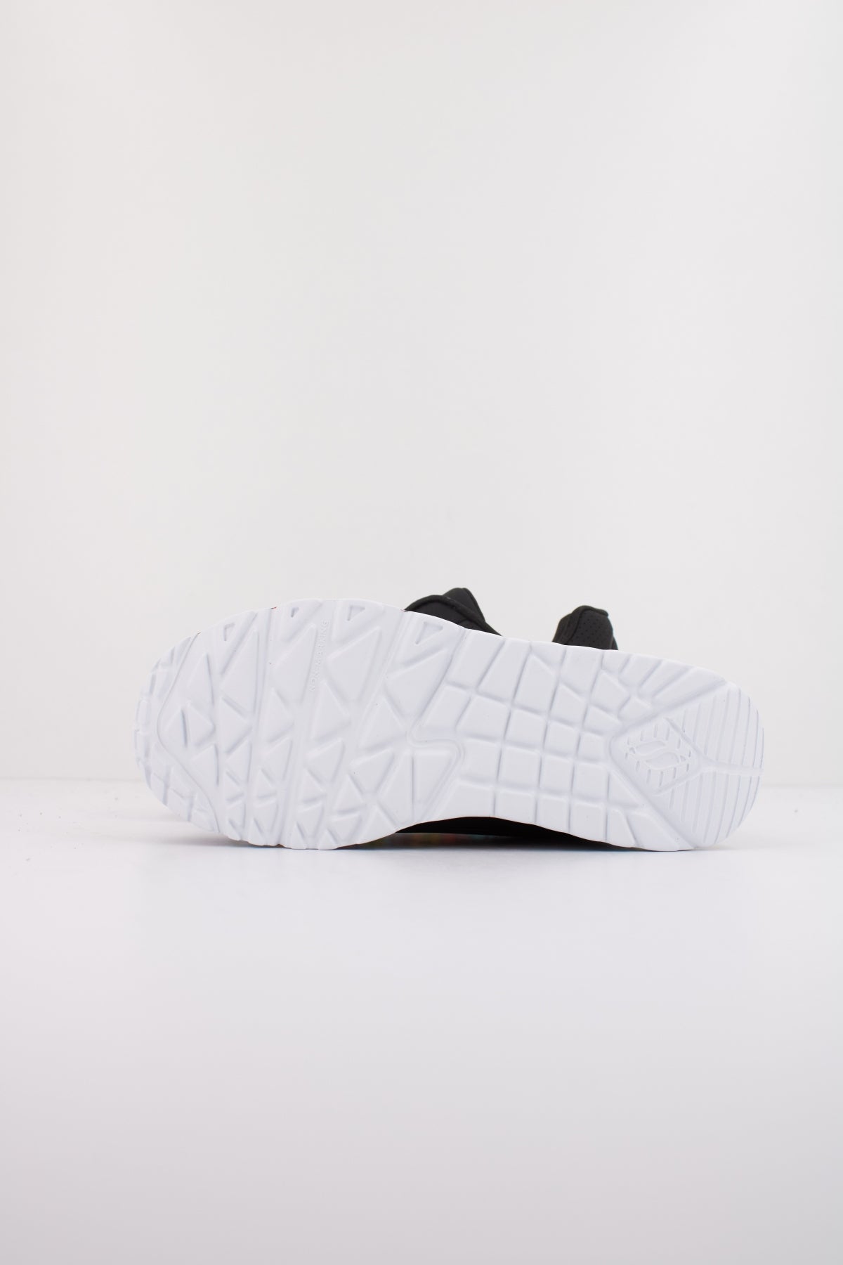 SKECHERS UNO LITESUBTLE LOVE en color BKMT (5)