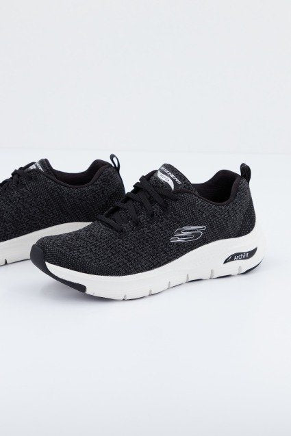 SKECHERS ARCH FIT - INFINITE en color BKW (2)